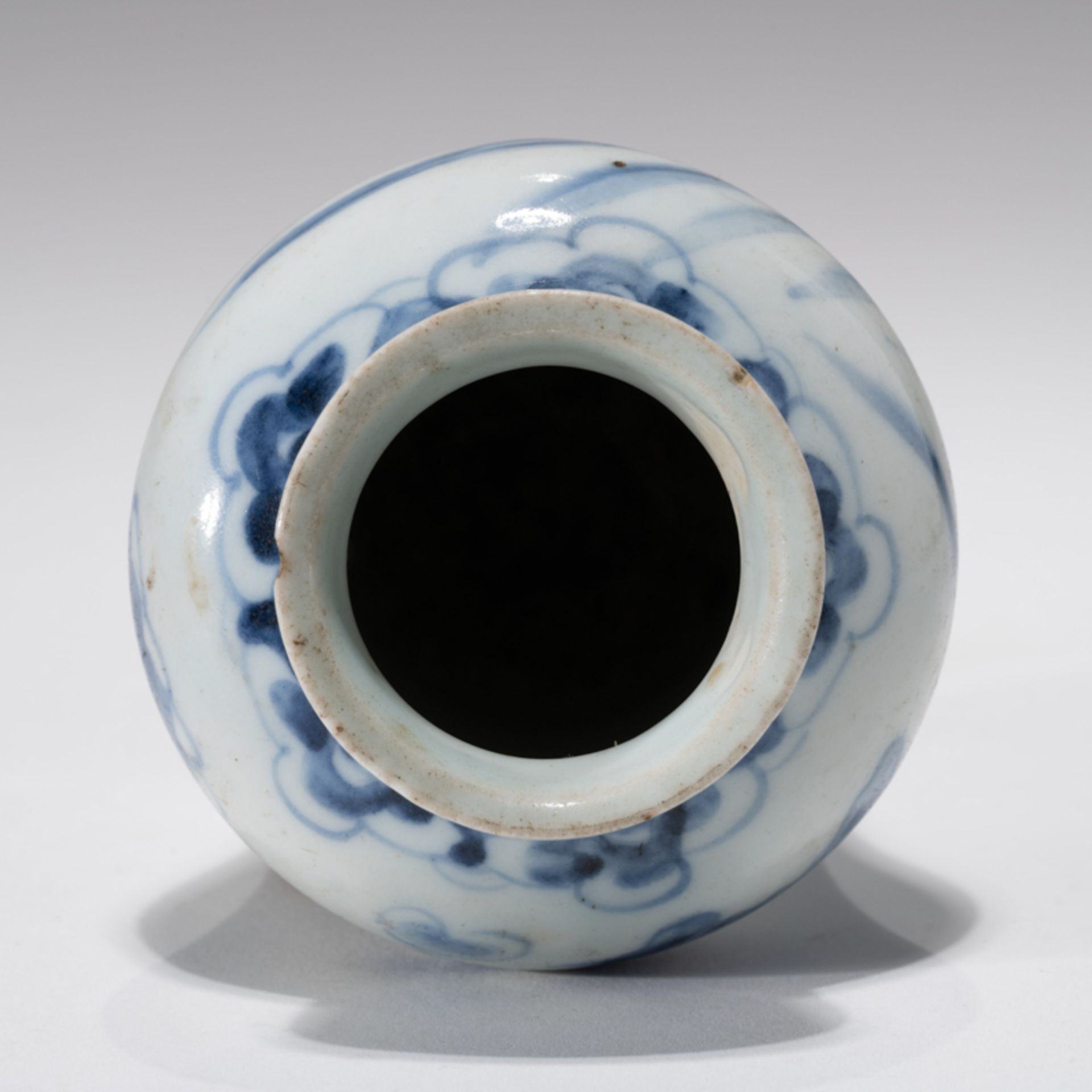 A SMALL KOREAN BLUE AND WHITE 'PHOENIX' JAR, JOSEON DYNASTY - Image 7 of 9