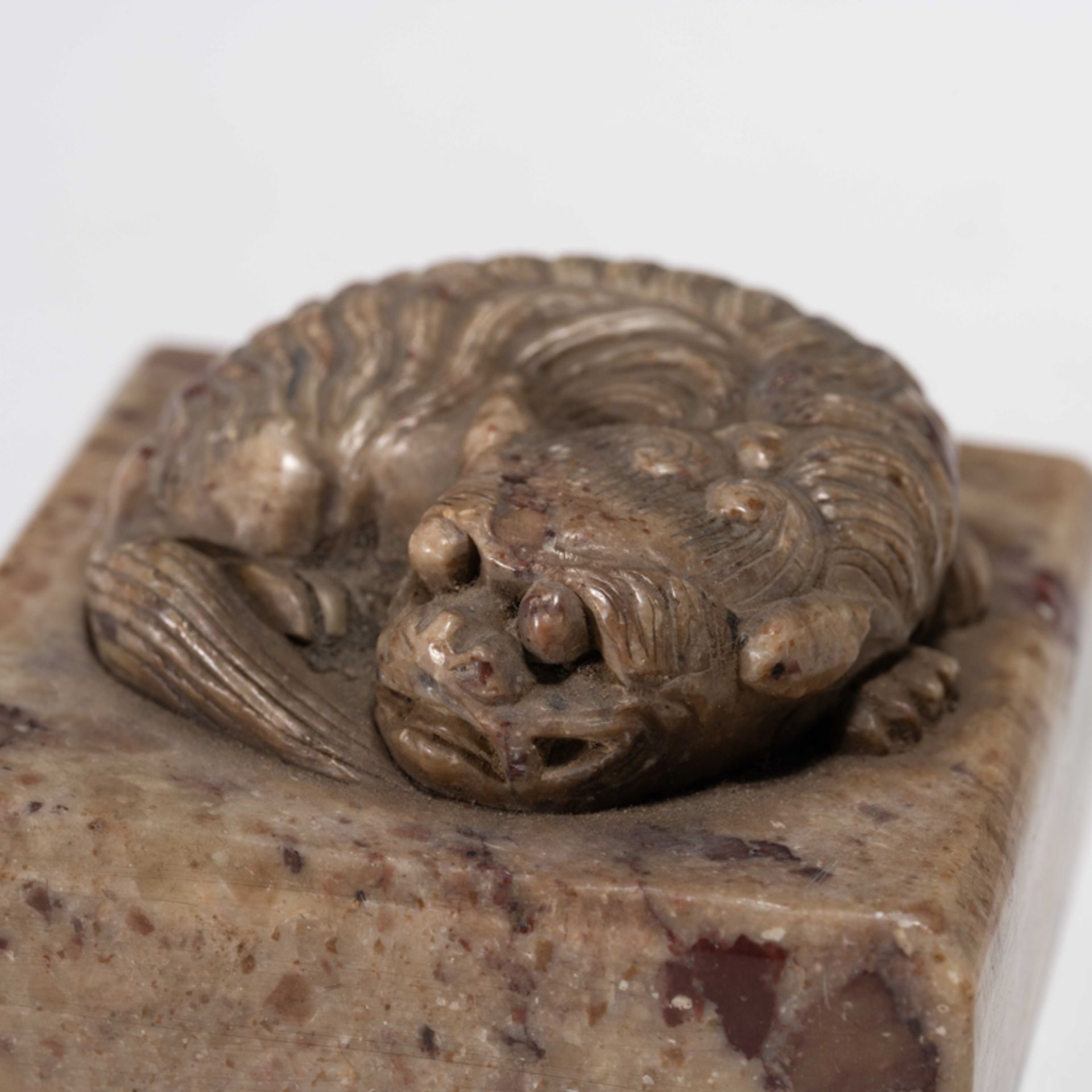 A CHINESE STONE 'LION' SQUARE SEAL - Image 6 of 7
