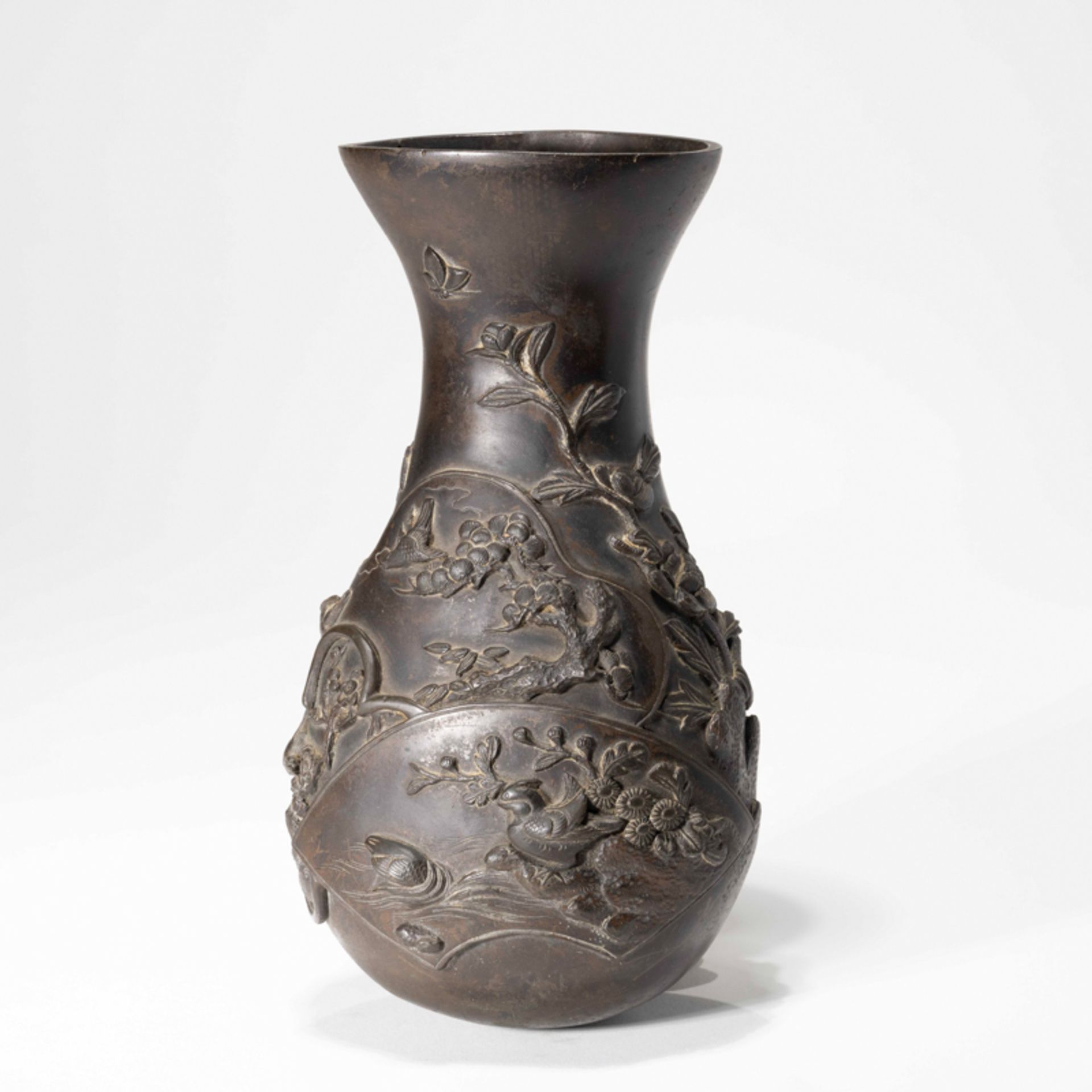 A CHINESE BRONZE 'BIRDS AND FLOWERS' WALL VASE - Image 2 of 8