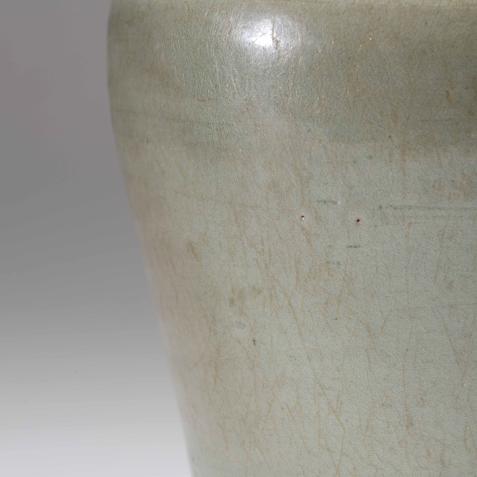 A KOREAN CELADON DISH-LIKE MOUTH VASE, GORYEO DYNASTY - Bild 6 aus 11