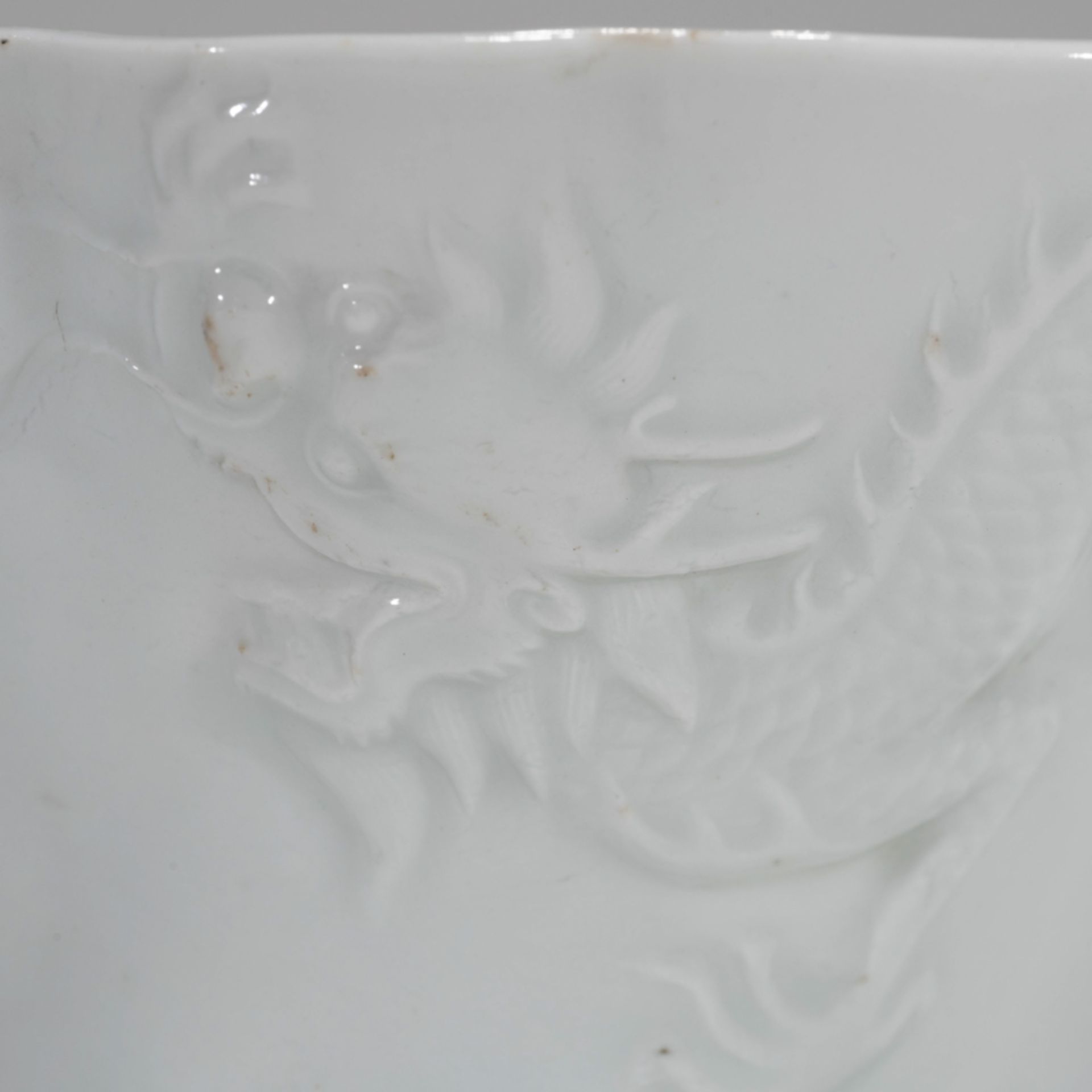 A LARGE KOERAN WHITE GLAZED 'DRAGON, CRANE' CUP, JOSEON DYNASTY - Bild 5 aus 8