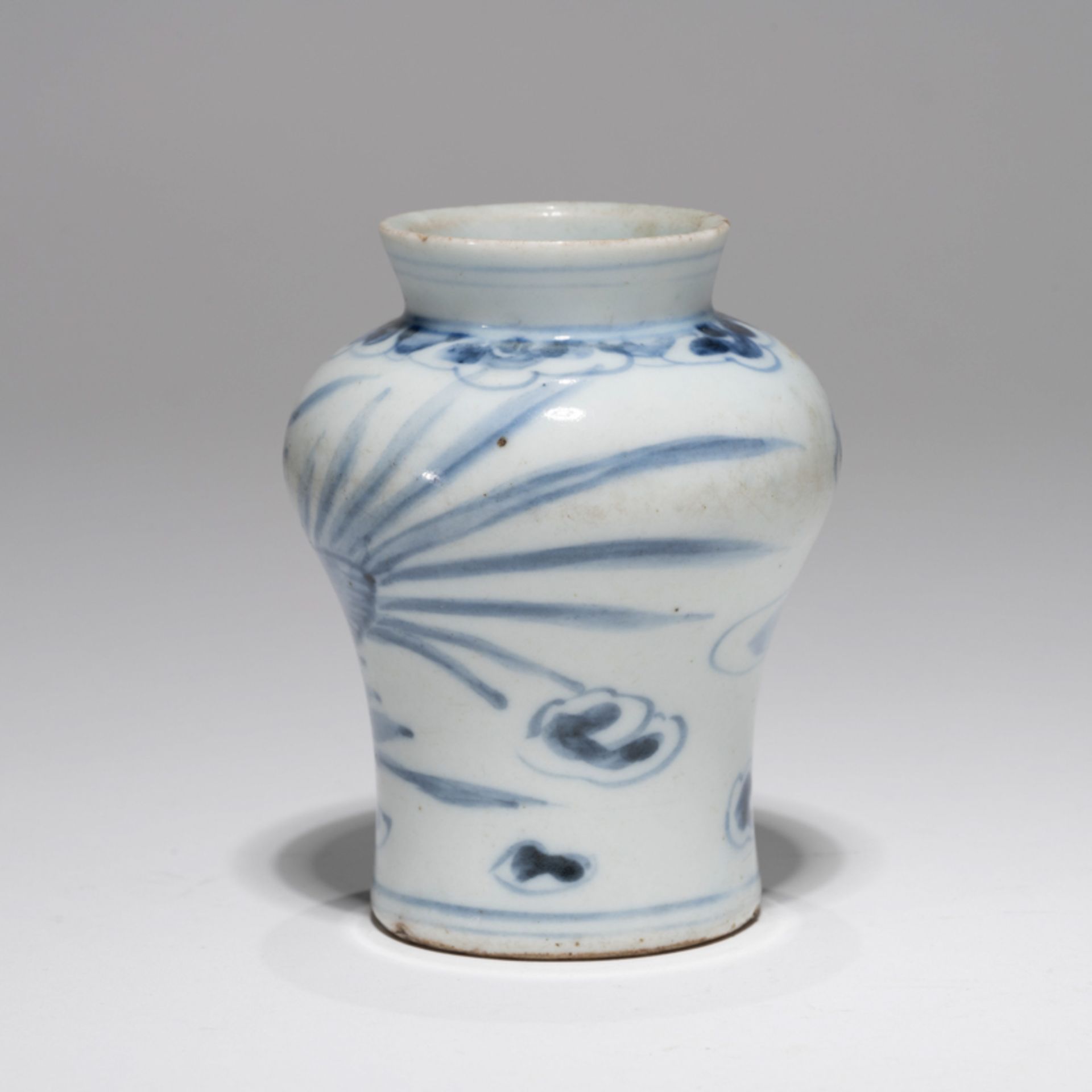 A SMALL KOREAN BLUE AND WHITE 'PHOENIX' JAR, JOSEON DYNASTY - Image 2 of 9