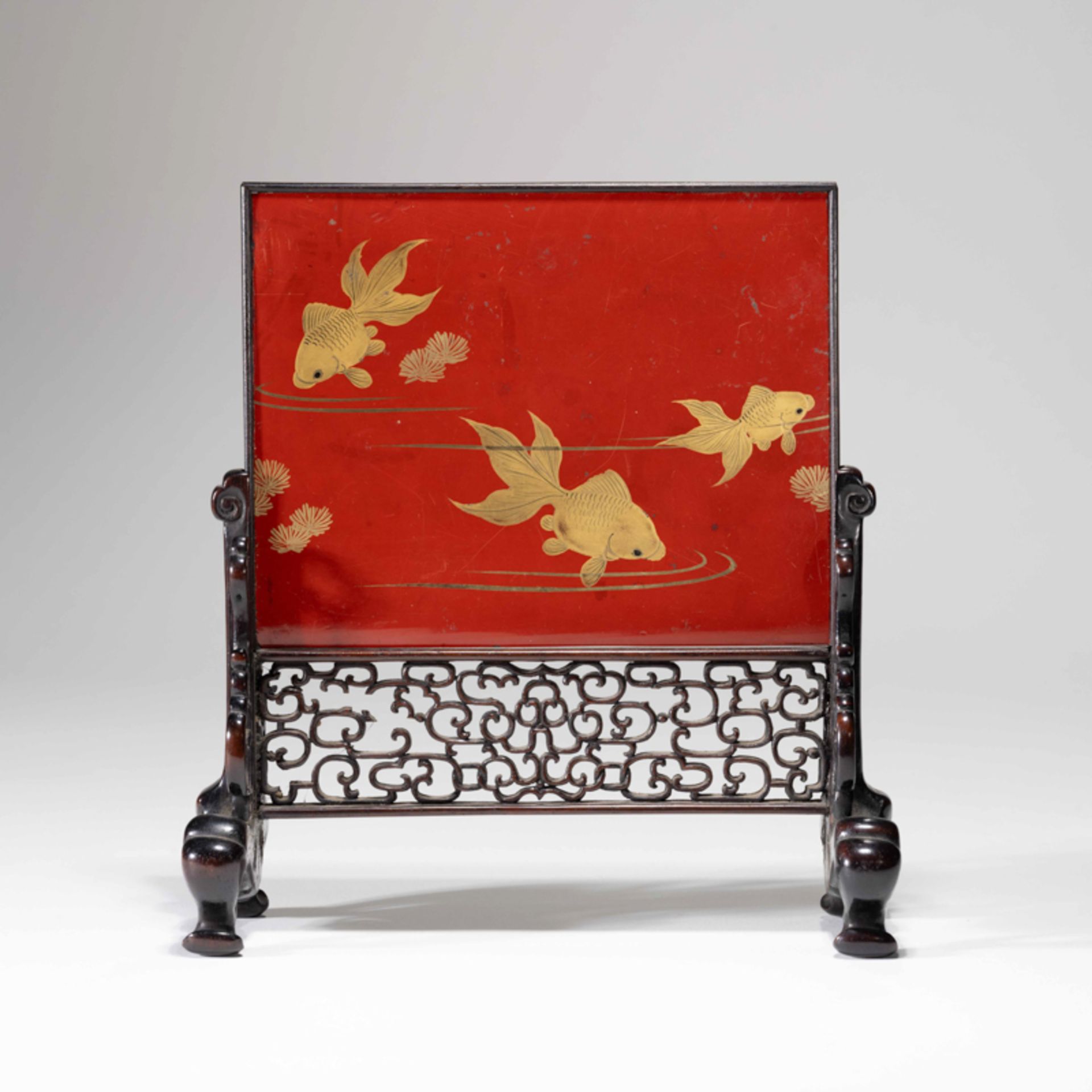 A LACQUER TABLE SCREEN WITH GOLD PAINTED GOLDFISH DESIGN 