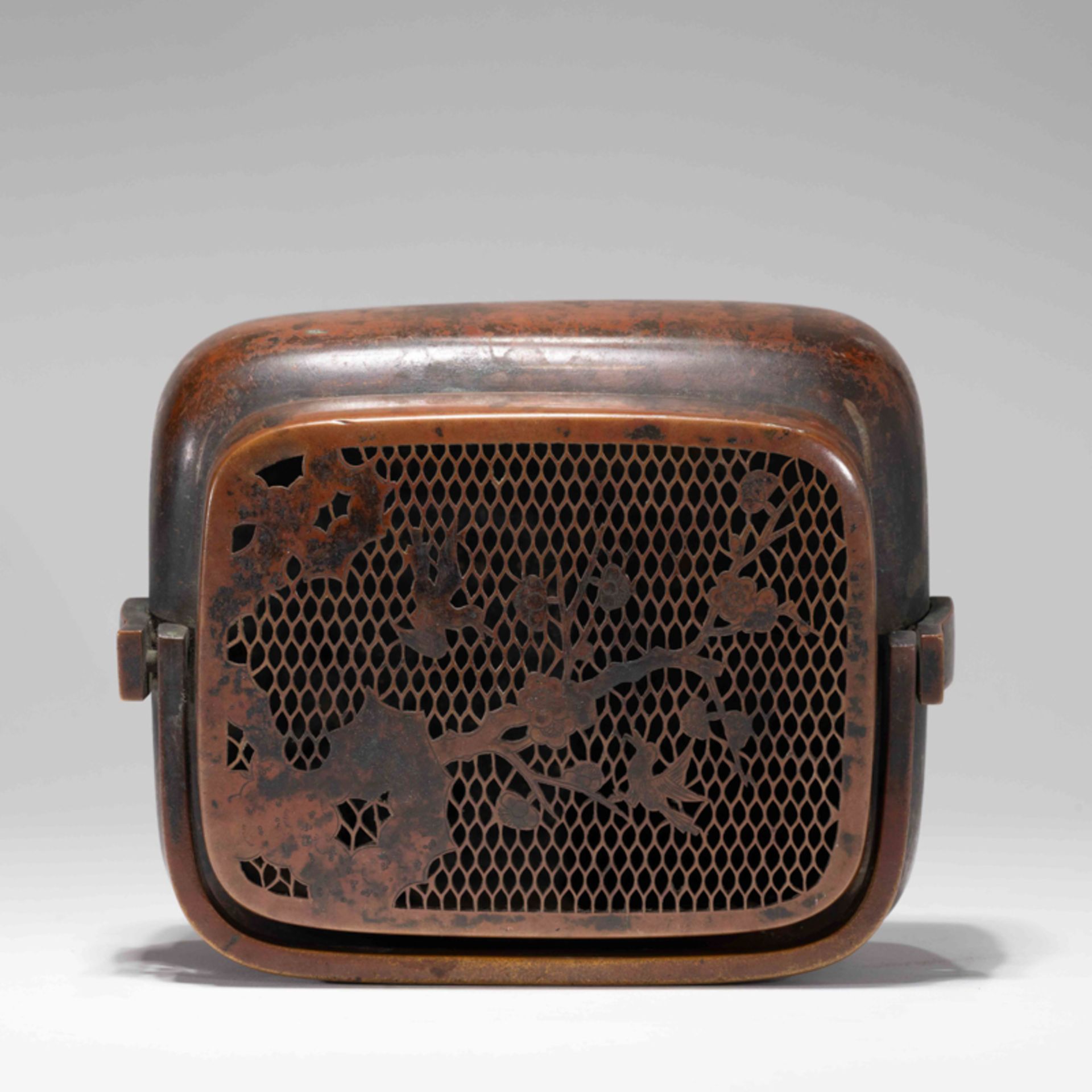 A CHINESE BRONZE HAND WARMER,WITH '鳴岐 (MING QI)' MARK - Image 4 of 7