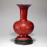 A LARGE CHINESE RED LACQUER VASE,1980S
