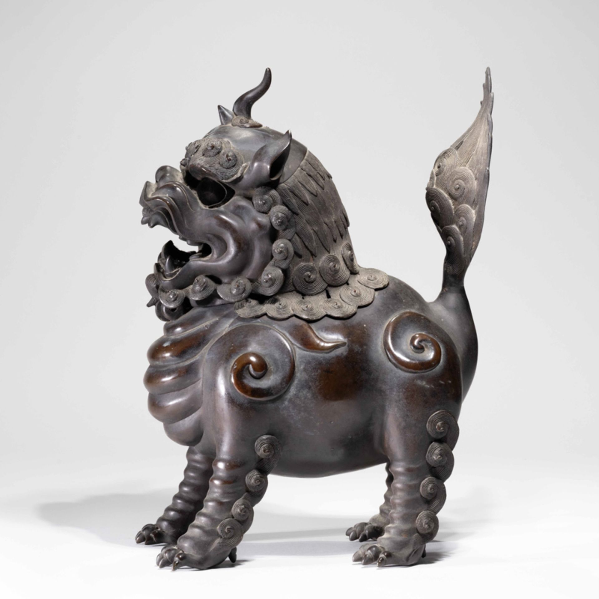 A LARGE CHINESE BRONZE LUDUAN FORM INCENSE BURNER, MING DYNASTY - Image 2 of 9