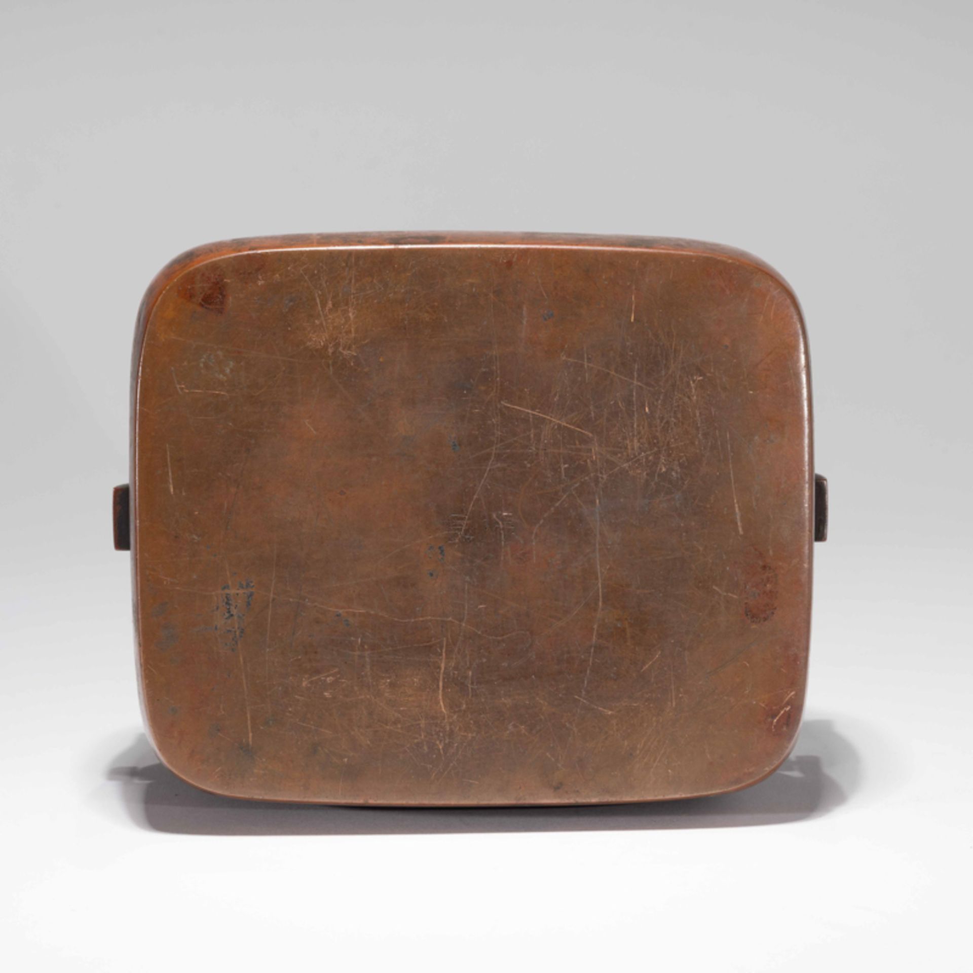 A CHINESE BRONZE HAND WARMER,WITH '鳴岐 (MING QI)' MARK - Image 5 of 7