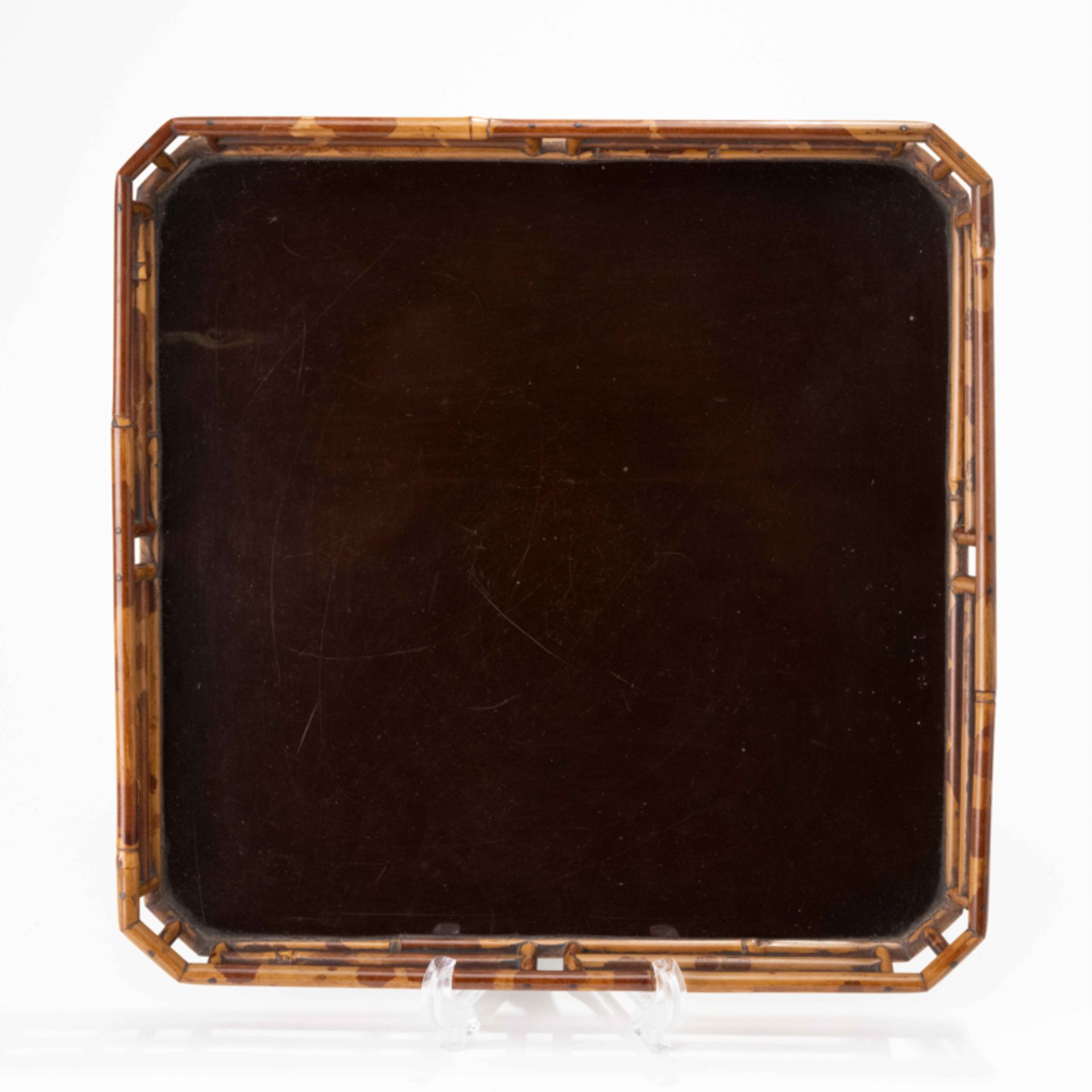 A CHINESE LACQUERED WOOD INLAID BAMBOO SQUARE TRAY - Image 6 of 11