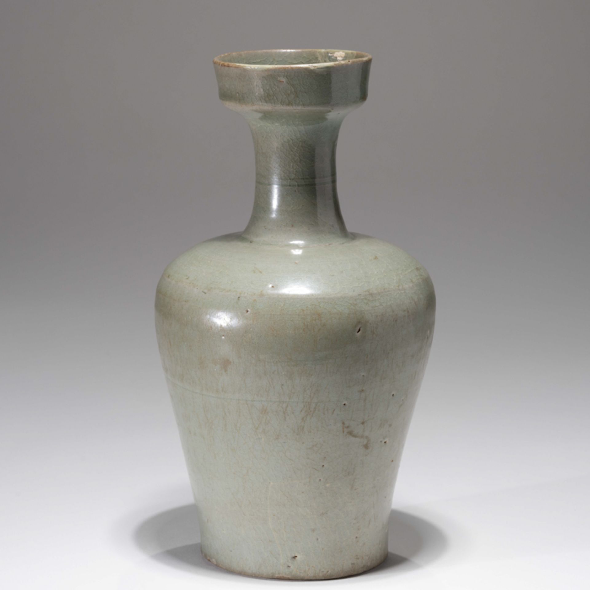 A KOREAN CELADON DISH-LIKE MOUTH VASE, GORYEO DYNASTY - Bild 3 aus 11