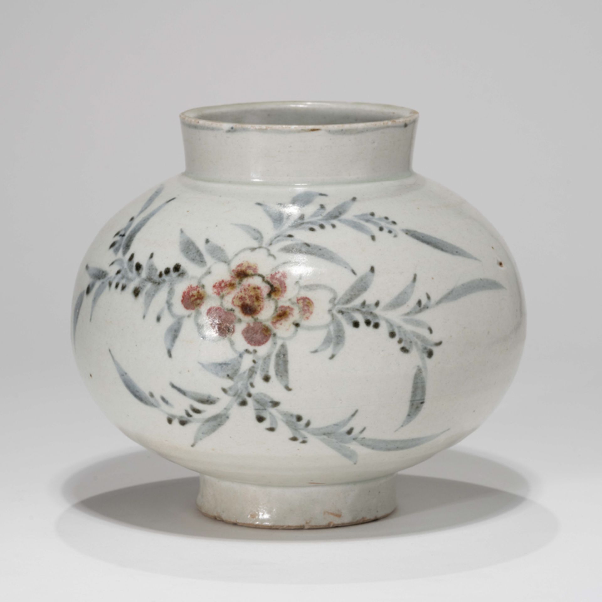 A KOREAN BLUE AND WHITE POT WITH UNDERGLAZE-RED PAINTED PEONY DESIGN - Image 3 of 11
