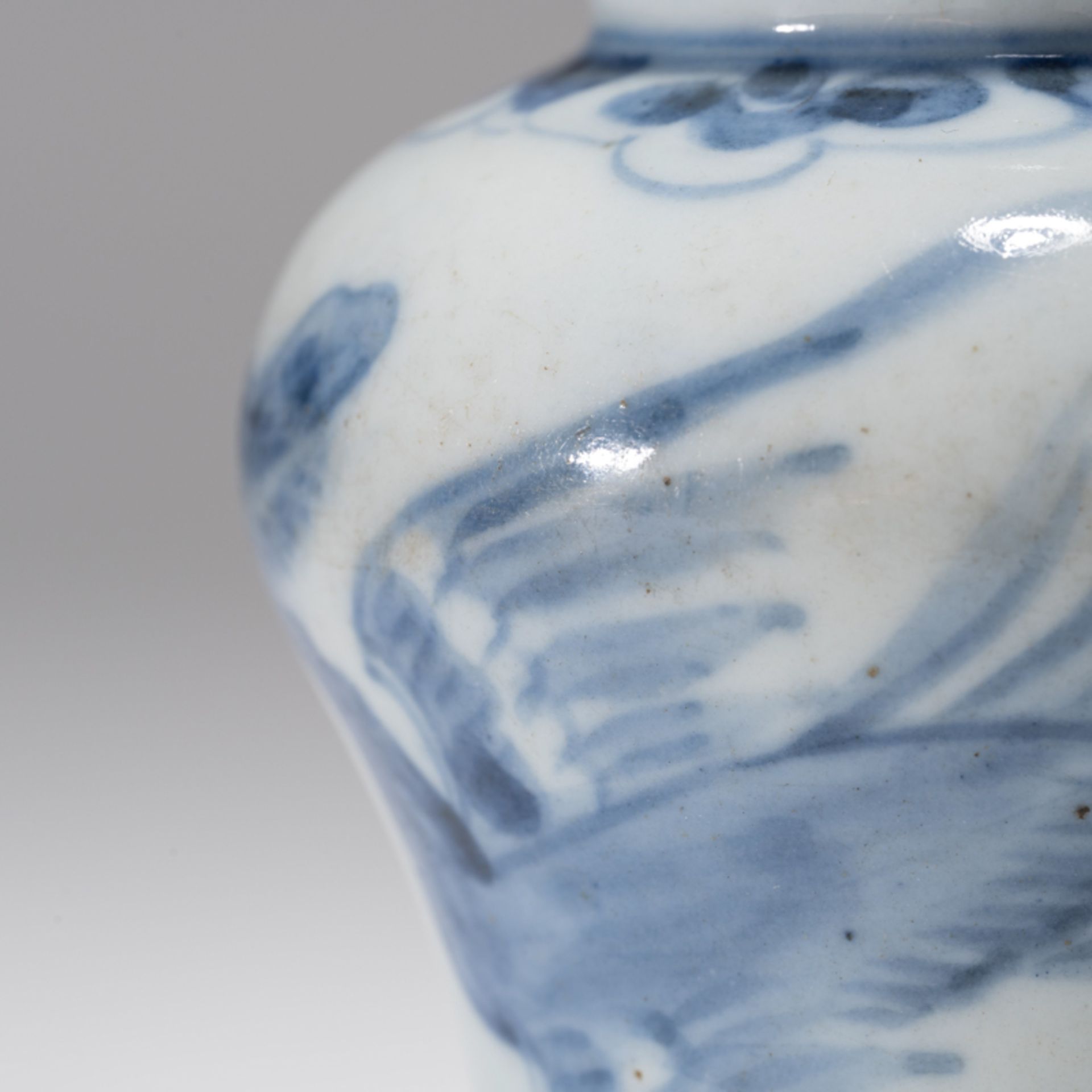 A SMALL KOREAN BLUE AND WHITE 'PHOENIX' JAR, JOSEON DYNASTY - Image 6 of 9