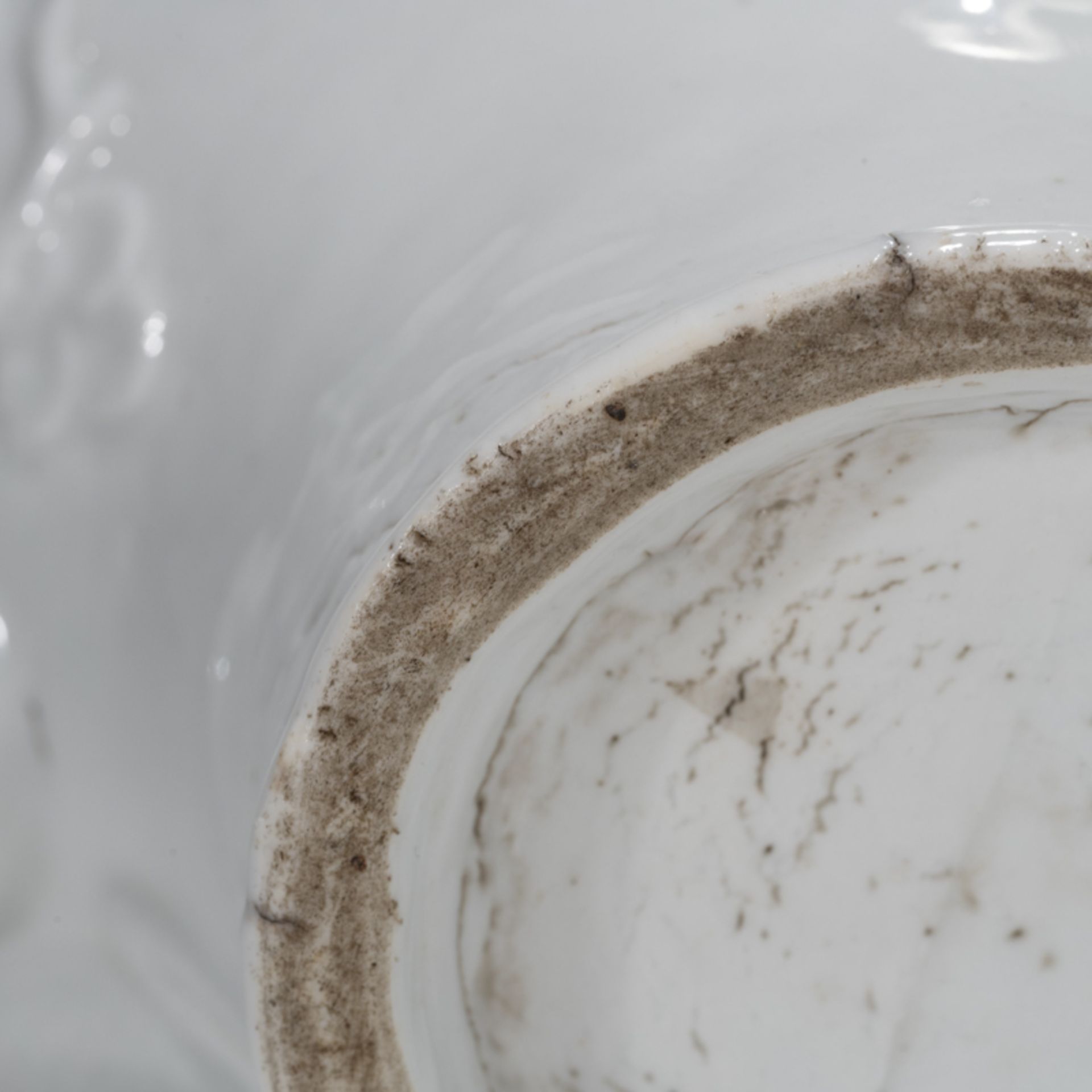 A LARGE KOERAN WHITE GLAZED 'DRAGON, CRANE' CUP, JOSEON DYNASTY - Bild 8 aus 8