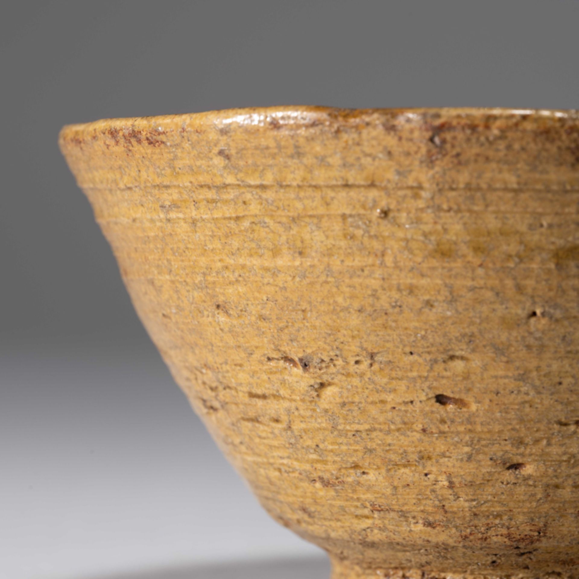 A KOREAN 'KI-IRABO' TYPE TEA BOWL, GORYEO DYNASTY - Bild 5 aus 7