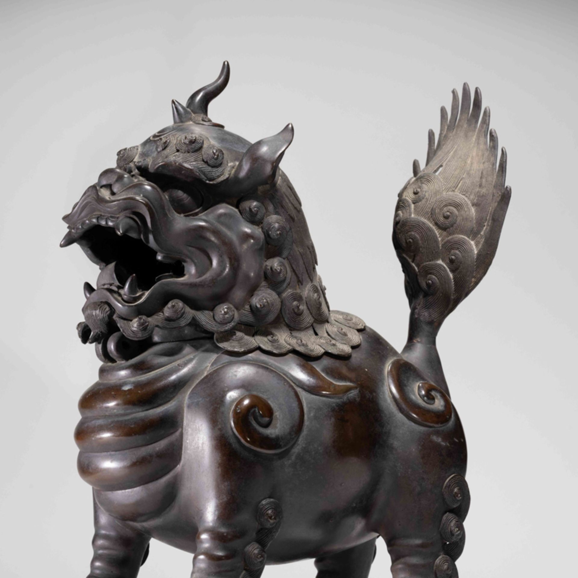 A LARGE CHINESE BRONZE LUDUAN FORM INCENSE BURNER, MING DYNASTY - Image 7 of 9