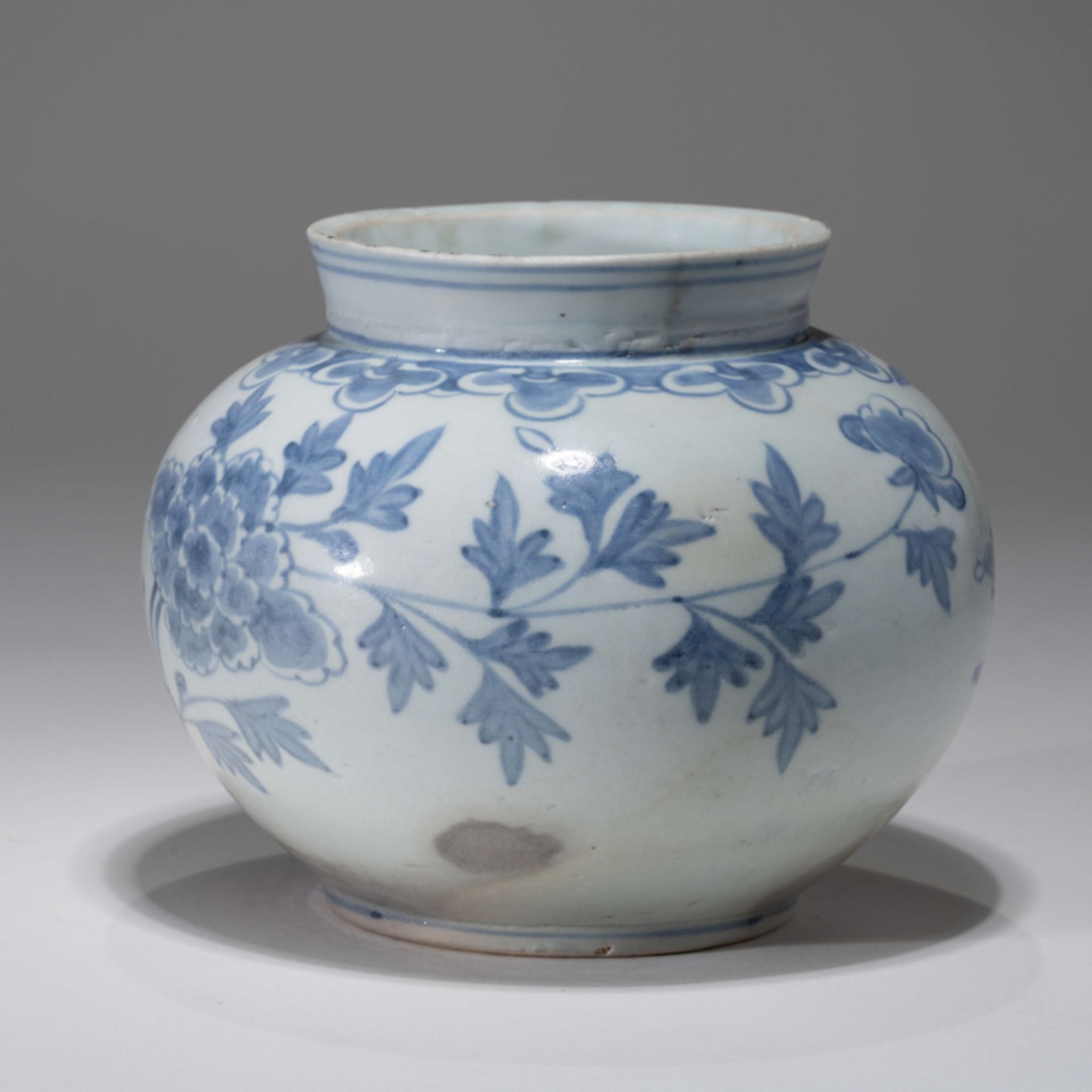 A KOREAN BLUE AND WHITE 'PEONY' ROUND POT, JOSEON DYNASTY - Image 3 of 9