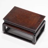 A SMALL CHINESE BURL WOOD INLAID WOOD STAND