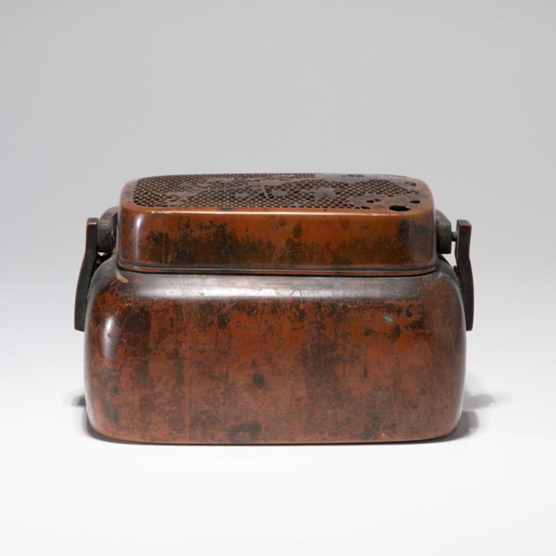 A CHINESE BRONZE HAND WARMER,WITH '鳴岐 (MING QI)' MARK - Image 3 of 7