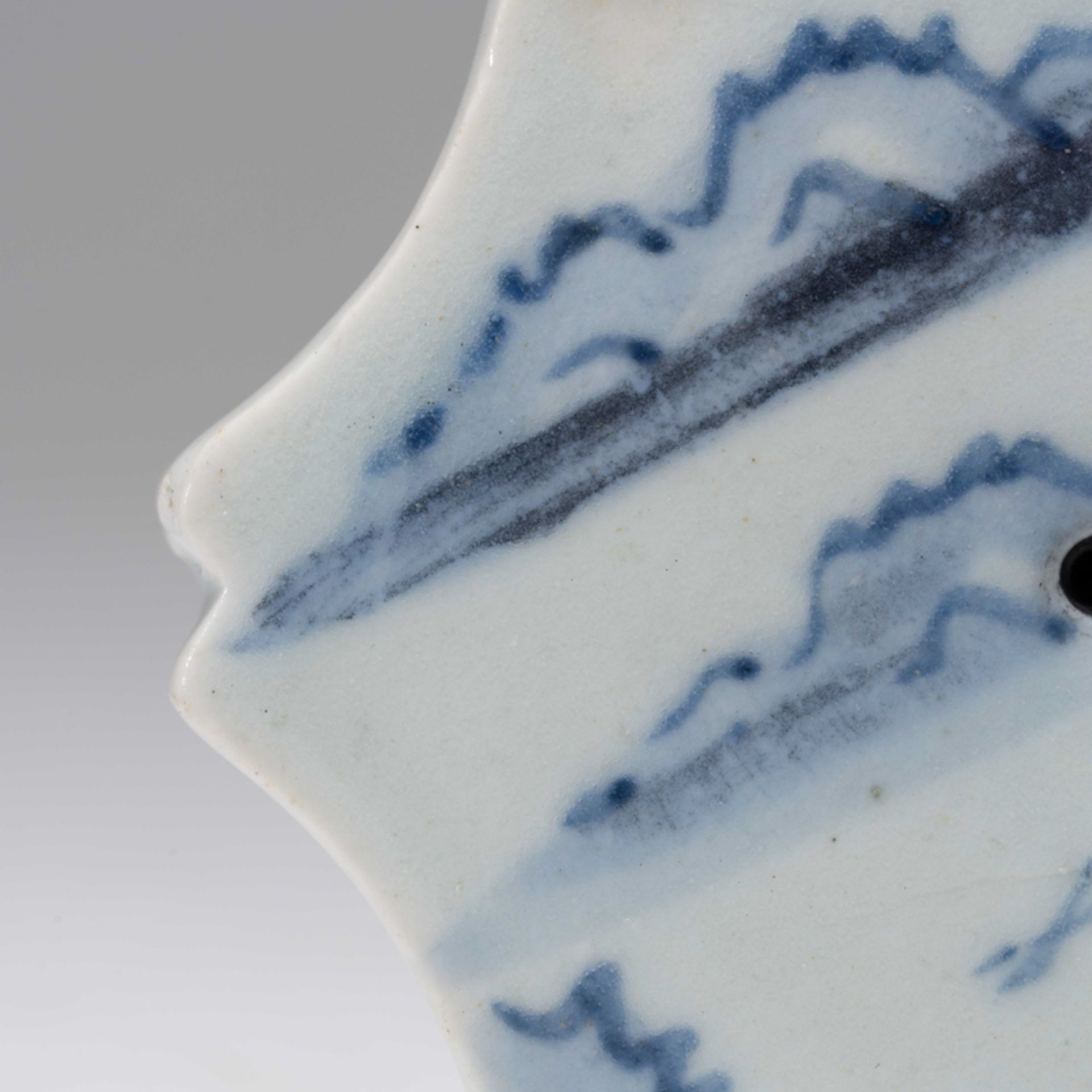 A KOREAN BLUE AND WHITE ‘LANDSCAPE' WATER DROPPER, JOSEON DYNASTY - Image 5 of 6