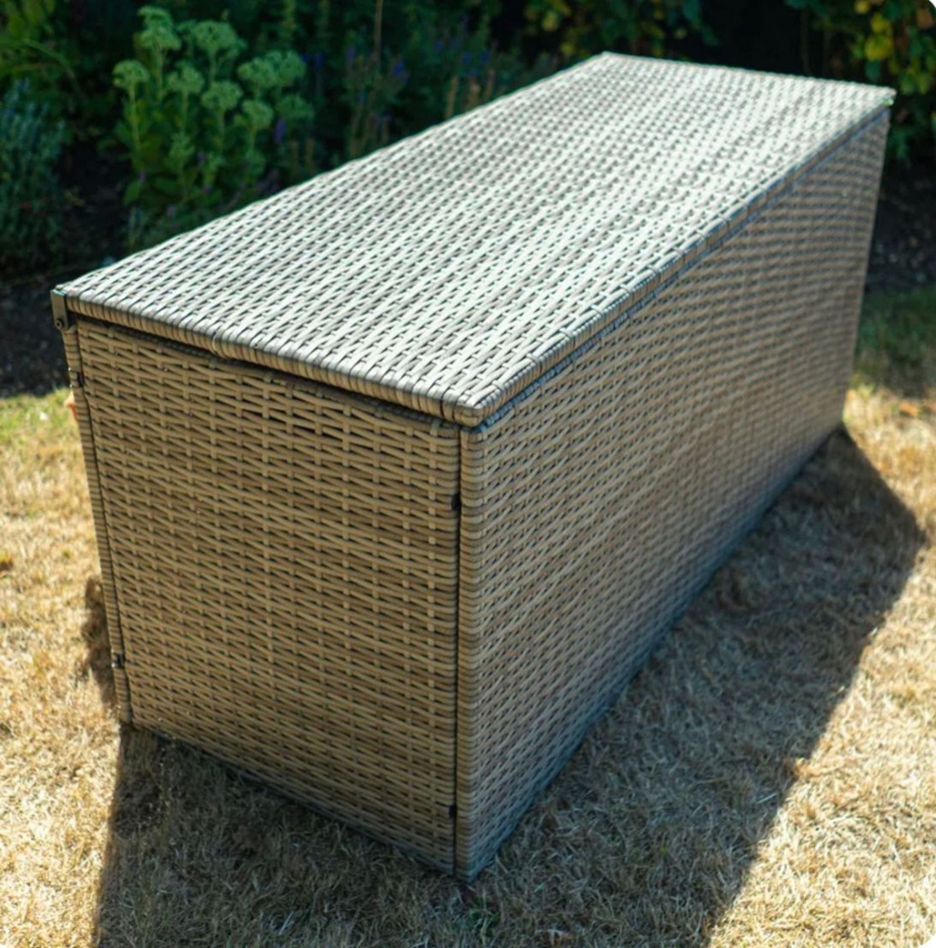 BRAND NEW BOXED STOCK ! - Rattan Wicker Garden Outdoor Storage Box - Image 2 of 3