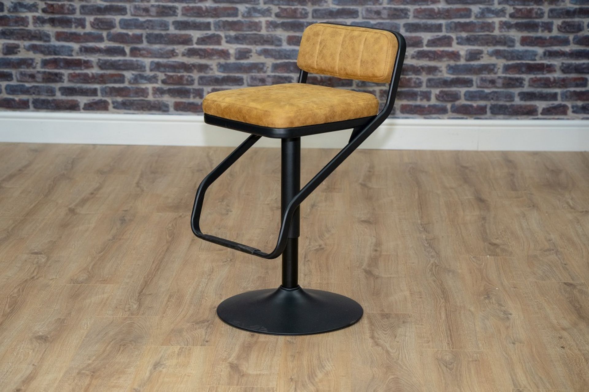 RRP £229 - Ex-Display Set of 2 x Retro style swivel Bar Stools Ready Assembled