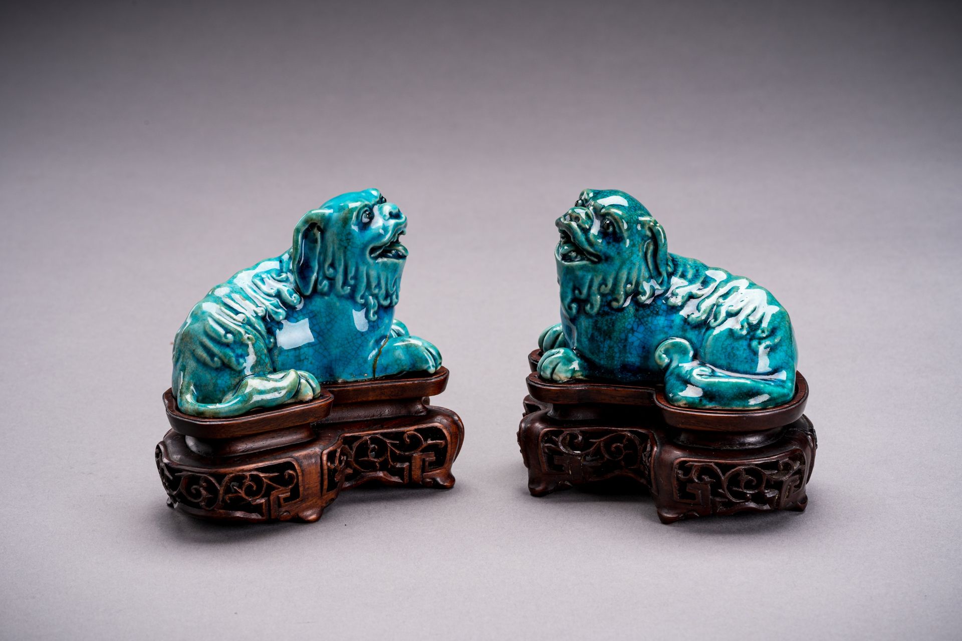 A PAIR OF TURQUOISE GLAZED PORCELAIN BUDDHIST LIONS, QING - Image 3 of 6