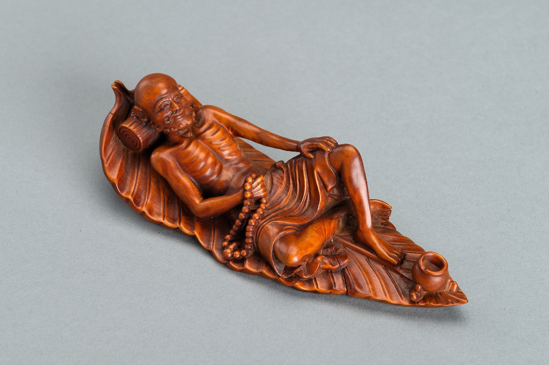 A WOOD FIGURE OF BODHIDHARMA