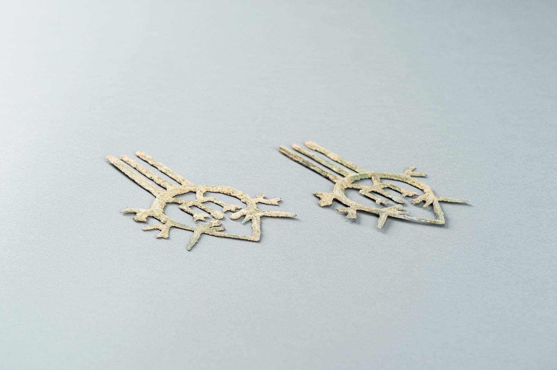A PAIR OF BRONZE HAIRPINS, DONG SON CULTURE - Image 7 of 11