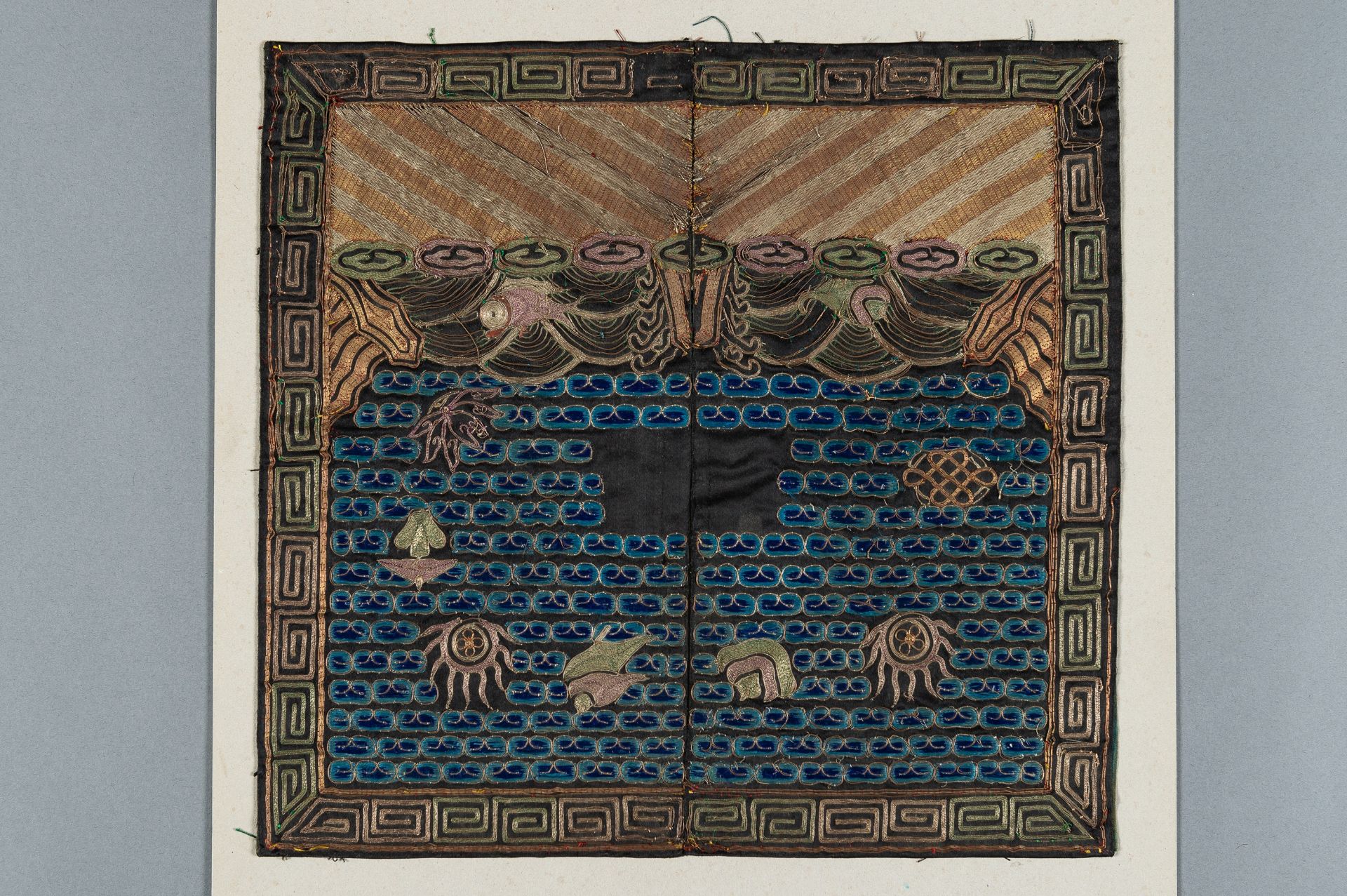 A LOT WITH TWO SILK TEXTILES, QING - Bild 6 aus 9