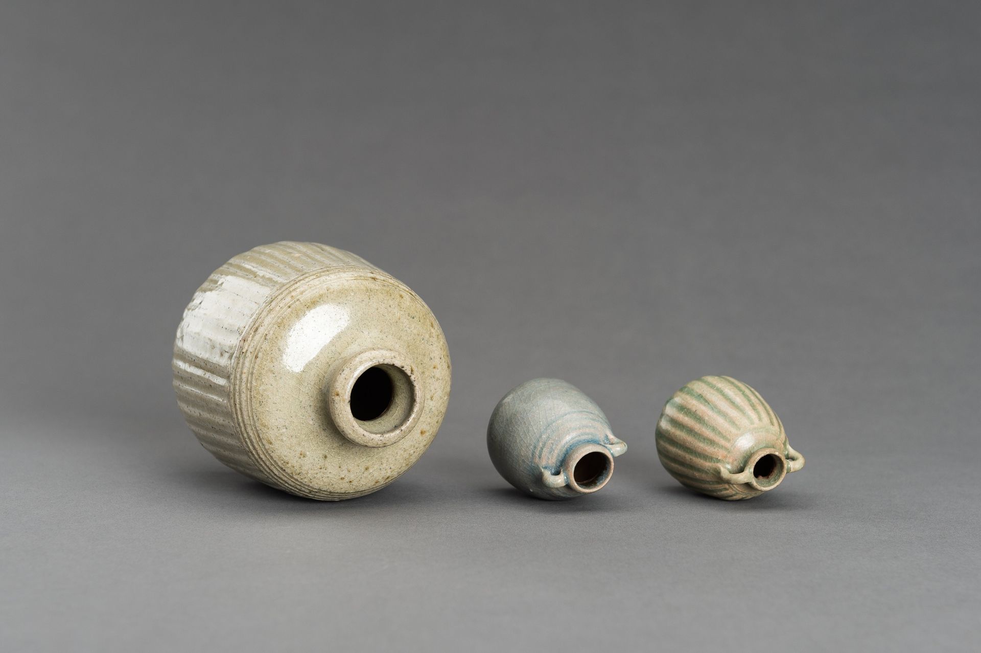 A SET OF THREE SONG-STYLE CERAMIC VASES - Image 11 of 12