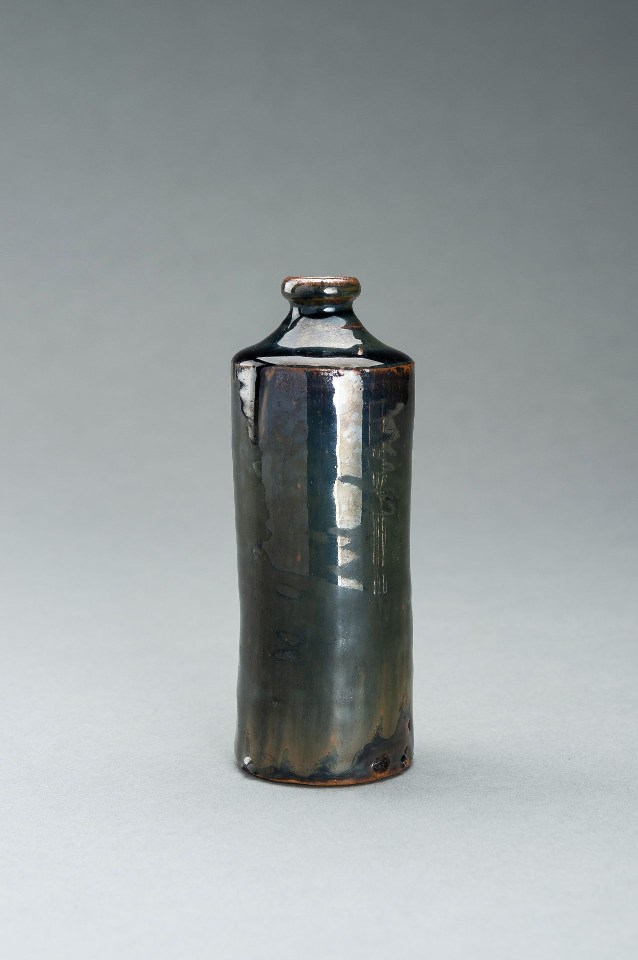 A SMALL BLACK GLAZED SONG DYNASTY VASE - Image 9 of 11