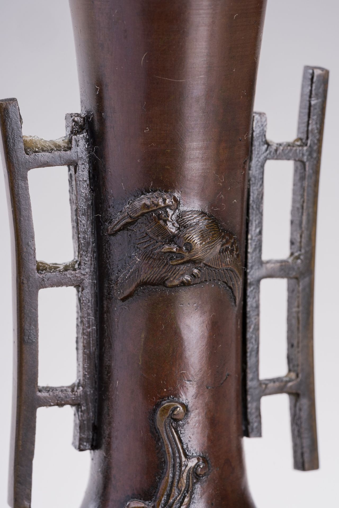 A SMALL BRONZE VASE WITH BIRDS, MEIJI - Image 4 of 11