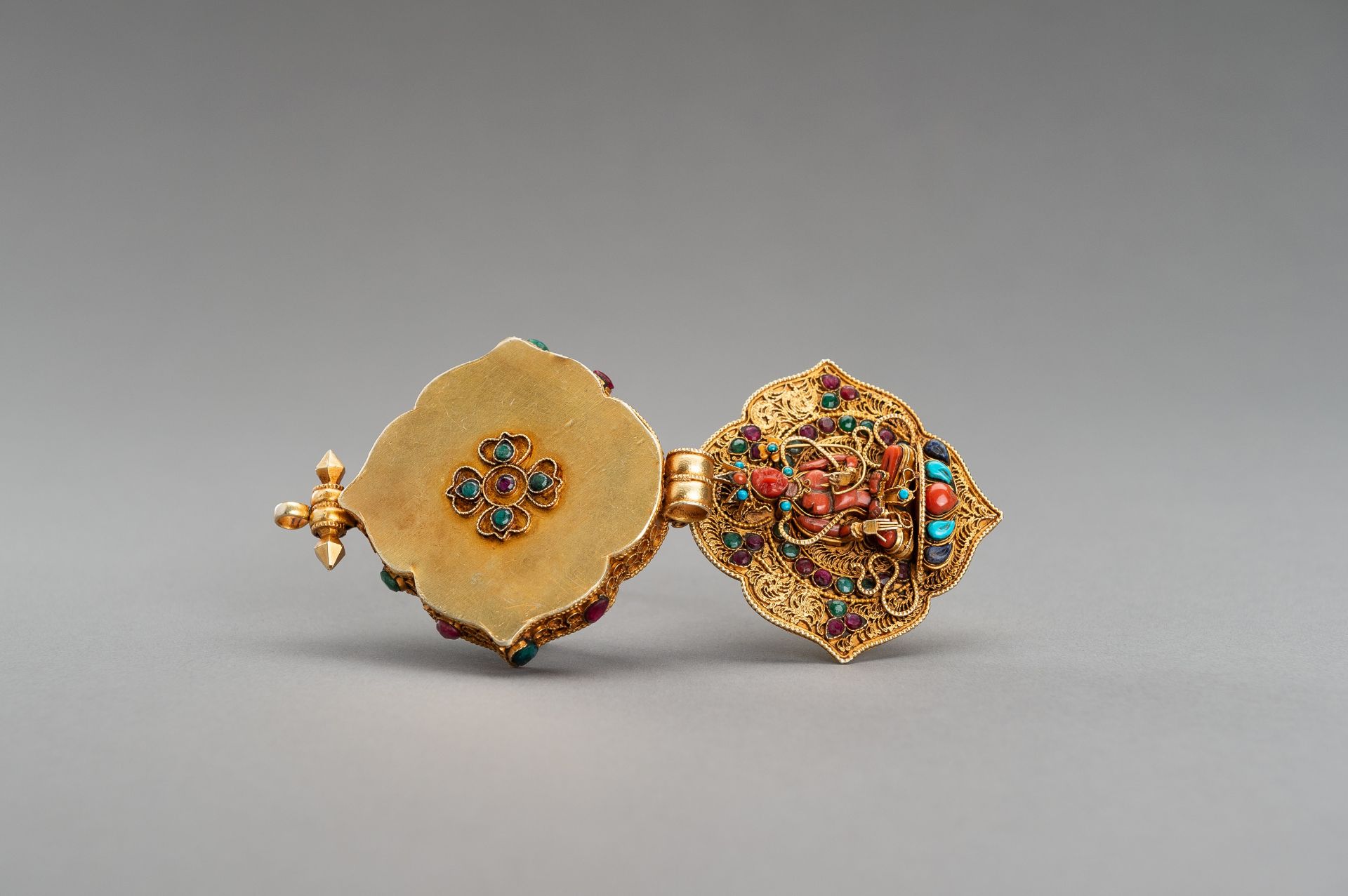 AN INLAID AND GILT AMULET-CONTAINER GAU WITH VAJRASATTVA - Image 11 of 17