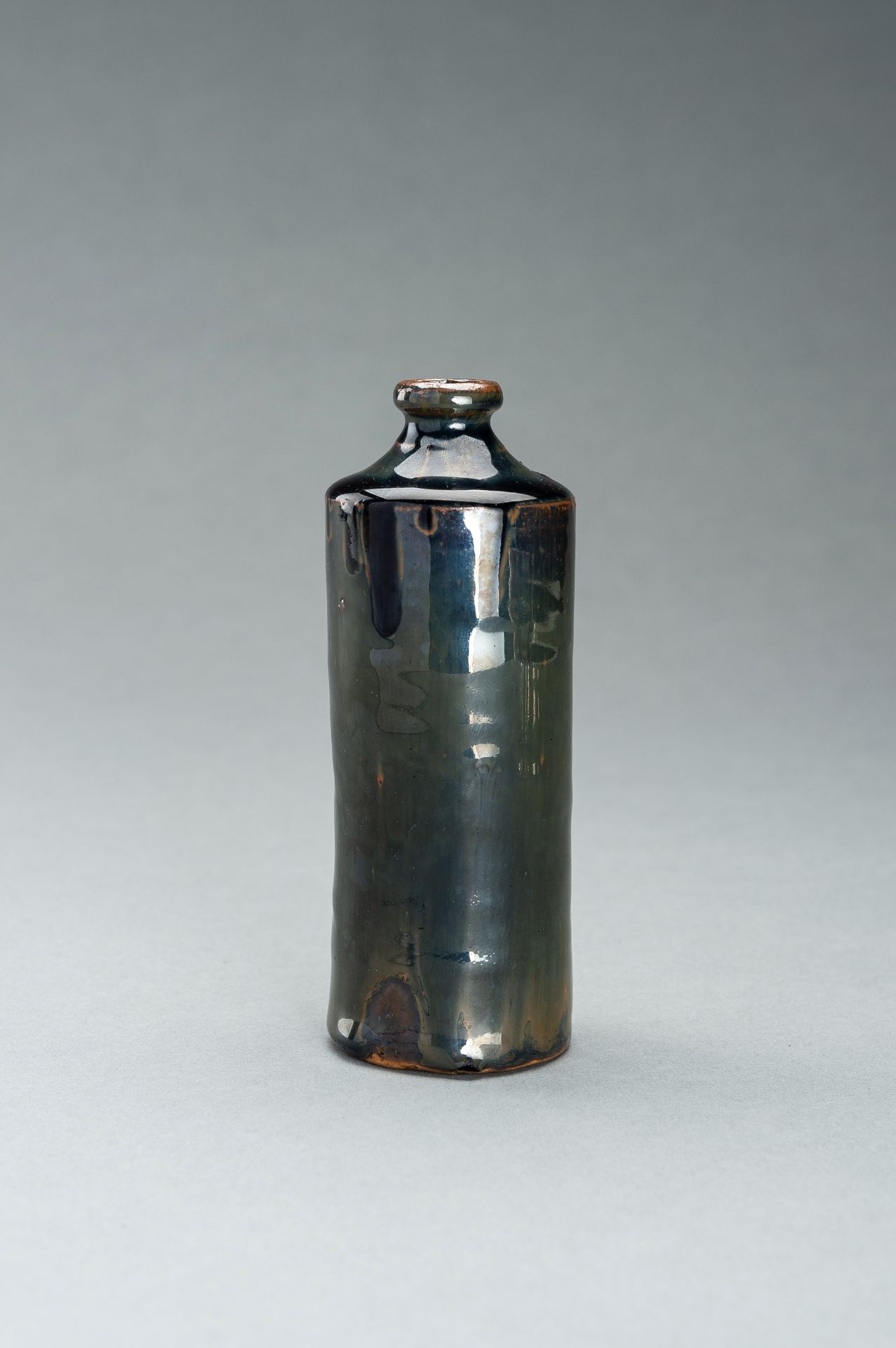 A SMALL BLACK GLAZED SONG DYNASTY VASE - Image 7 of 11