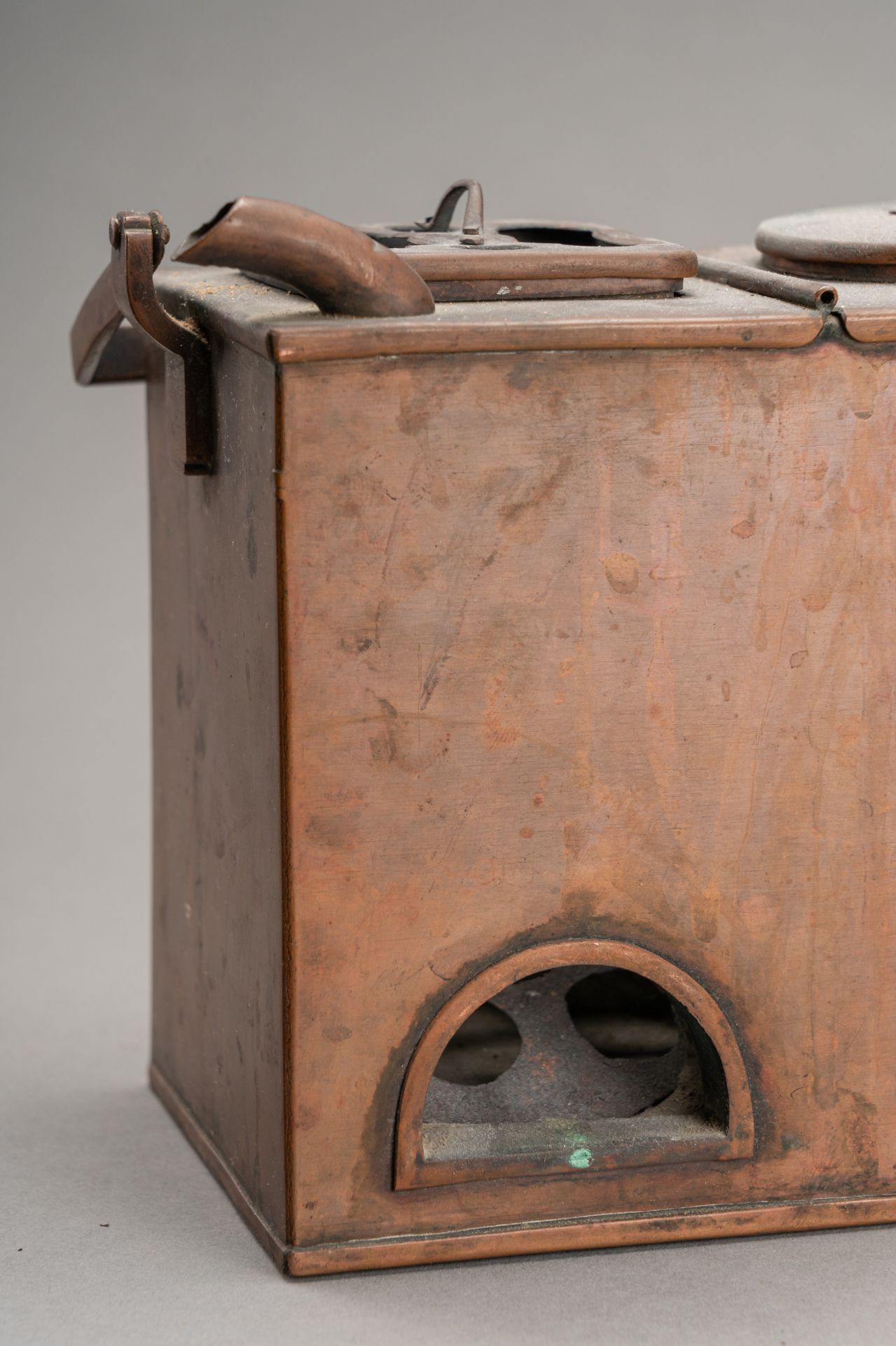 A WOODEN CHEST WITH DRAWERS AND A COPPER SAKE WARMER 'KANDOUKO', 19th CENTURY - Bild 17 aus 28
