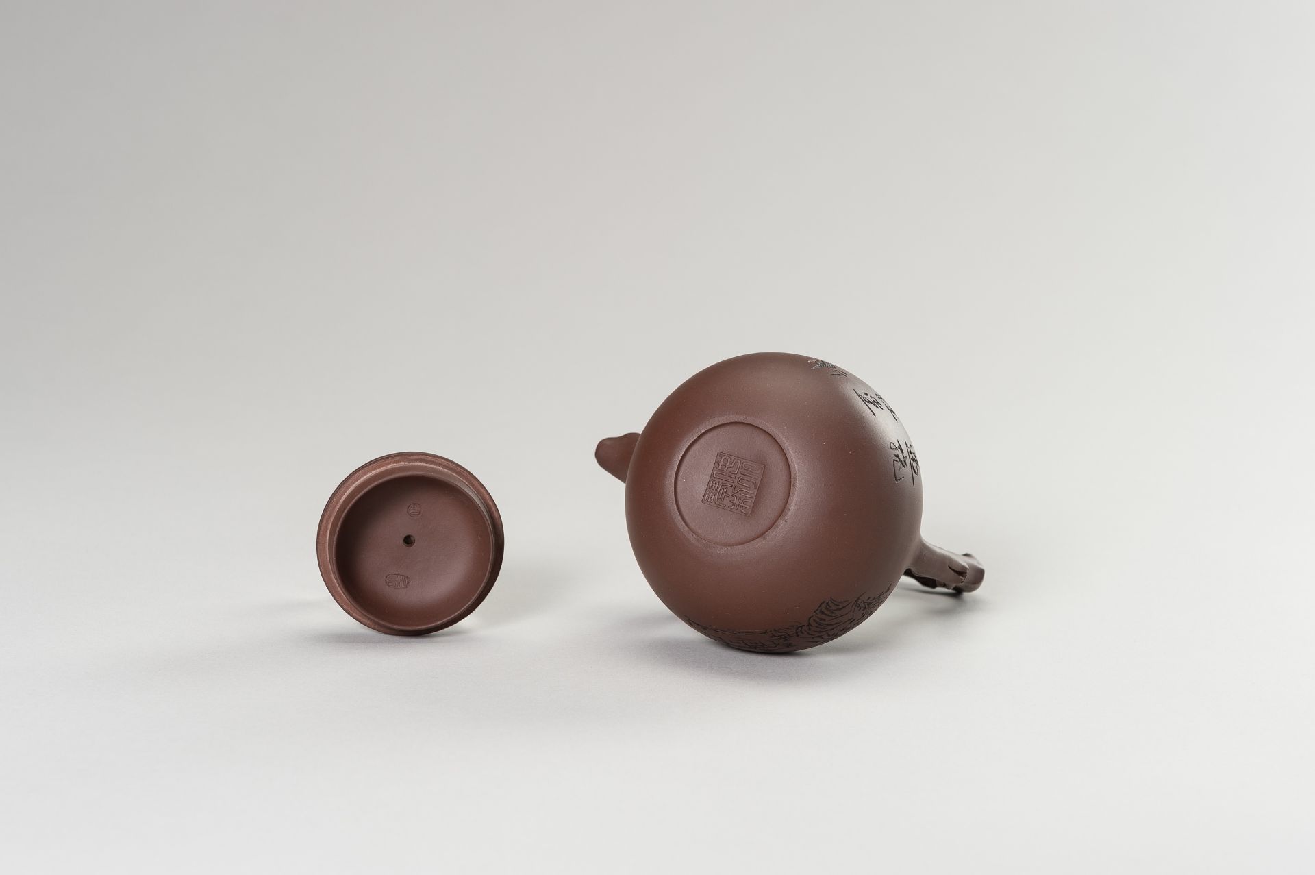 AN YIXING ZISHA TEAPOT AND COVER - Image 6 of 14