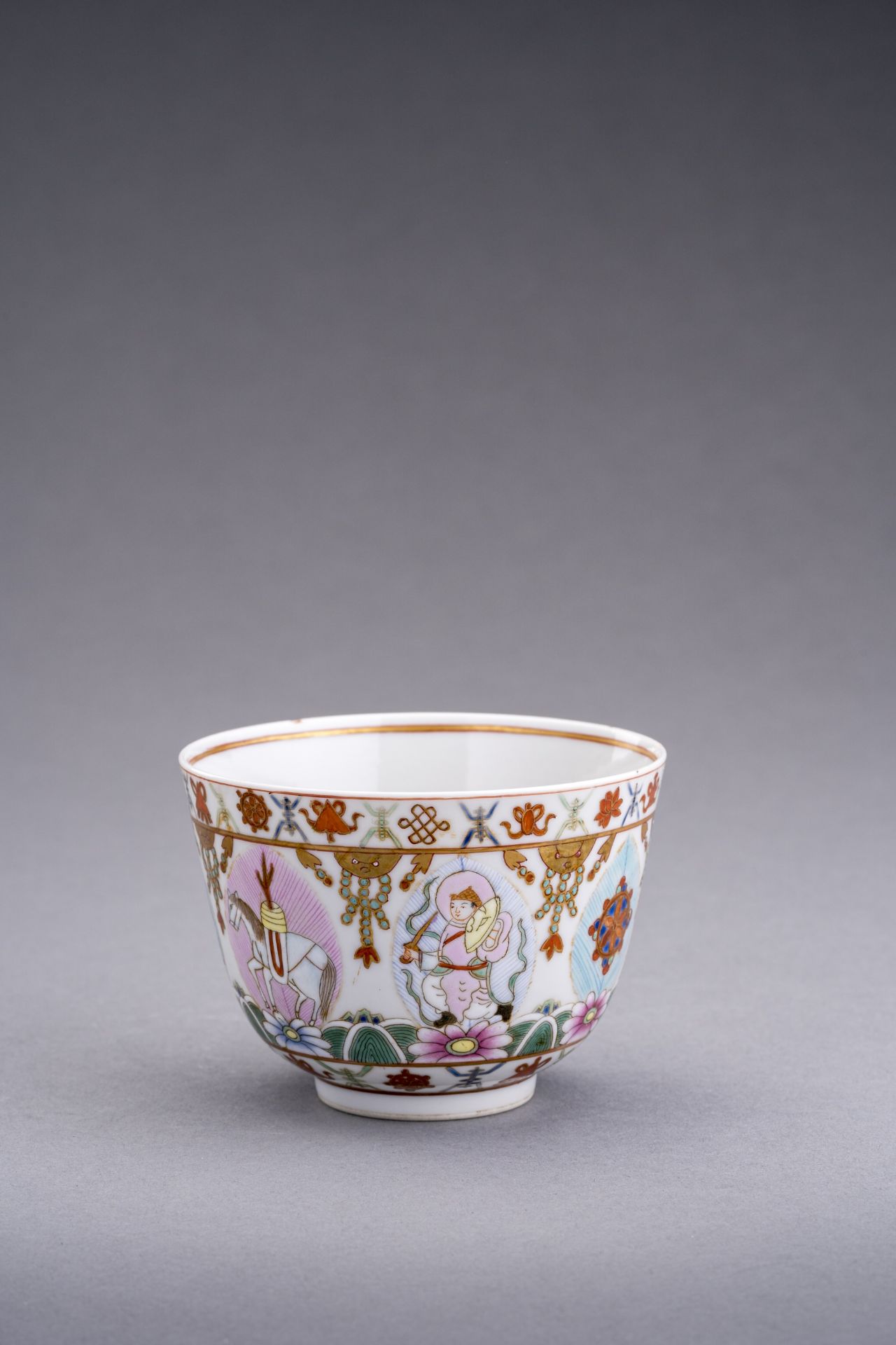 A FAMILLE-ROSE 'BARAGON-TUMED' PORCELAIN TEA BOWL, DAOGUANG - Bild 8 aus 10