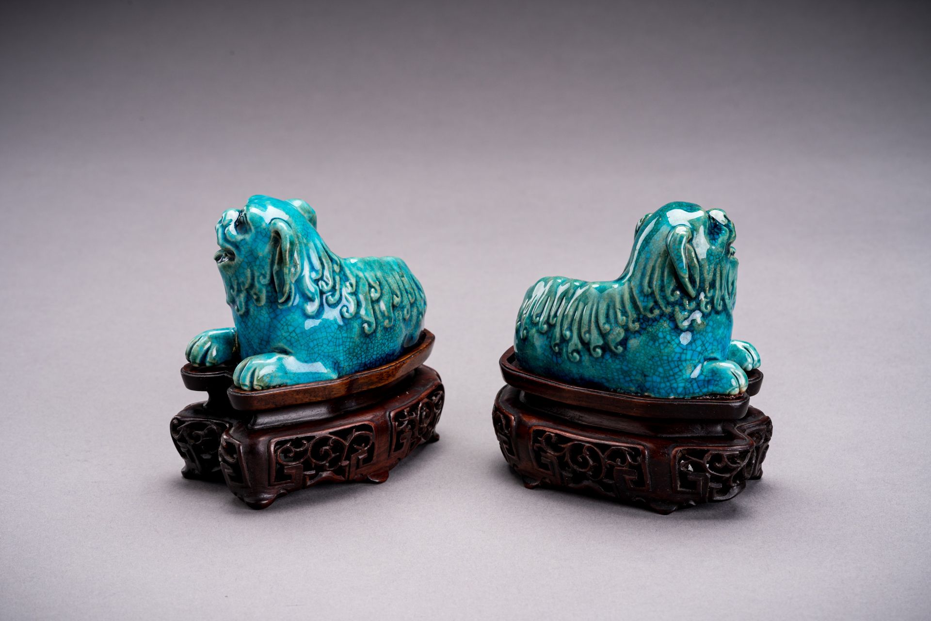 A PAIR OF TURQUOISE GLAZED PORCELAIN BUDDHIST LIONS, QING - Image 4 of 6