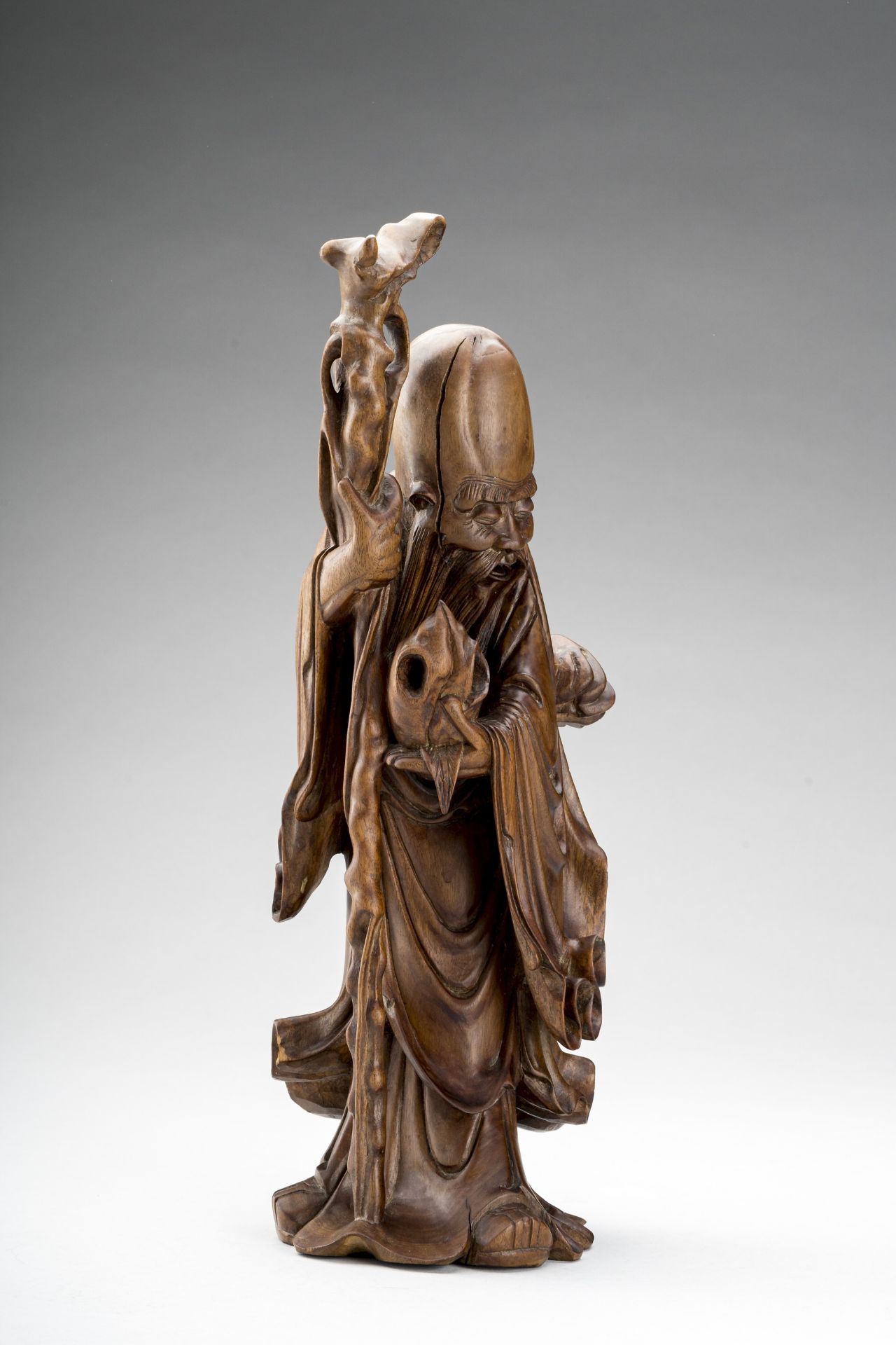 A CARVED WOOD FIGURE OF SHOULAO, c. 1900s - Image 4 of 9