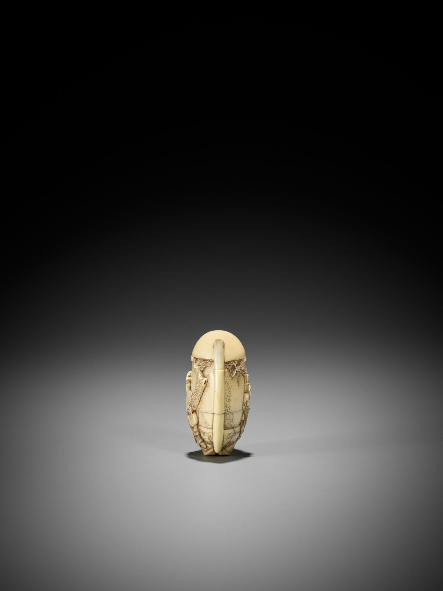 RANTEI: A RARE TWO-CASE IVORY INRO - Image 6 of 12