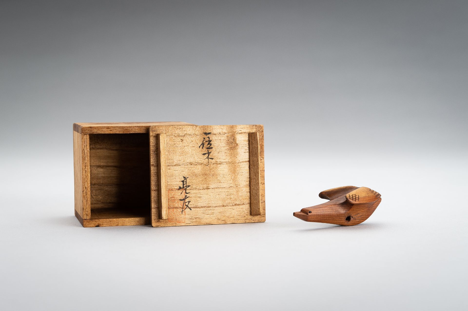 SUKETOMO: A HIDA SCHOOL ITTOBORI WOOD NETSUKE OF A BIRD - Image 10 of 11