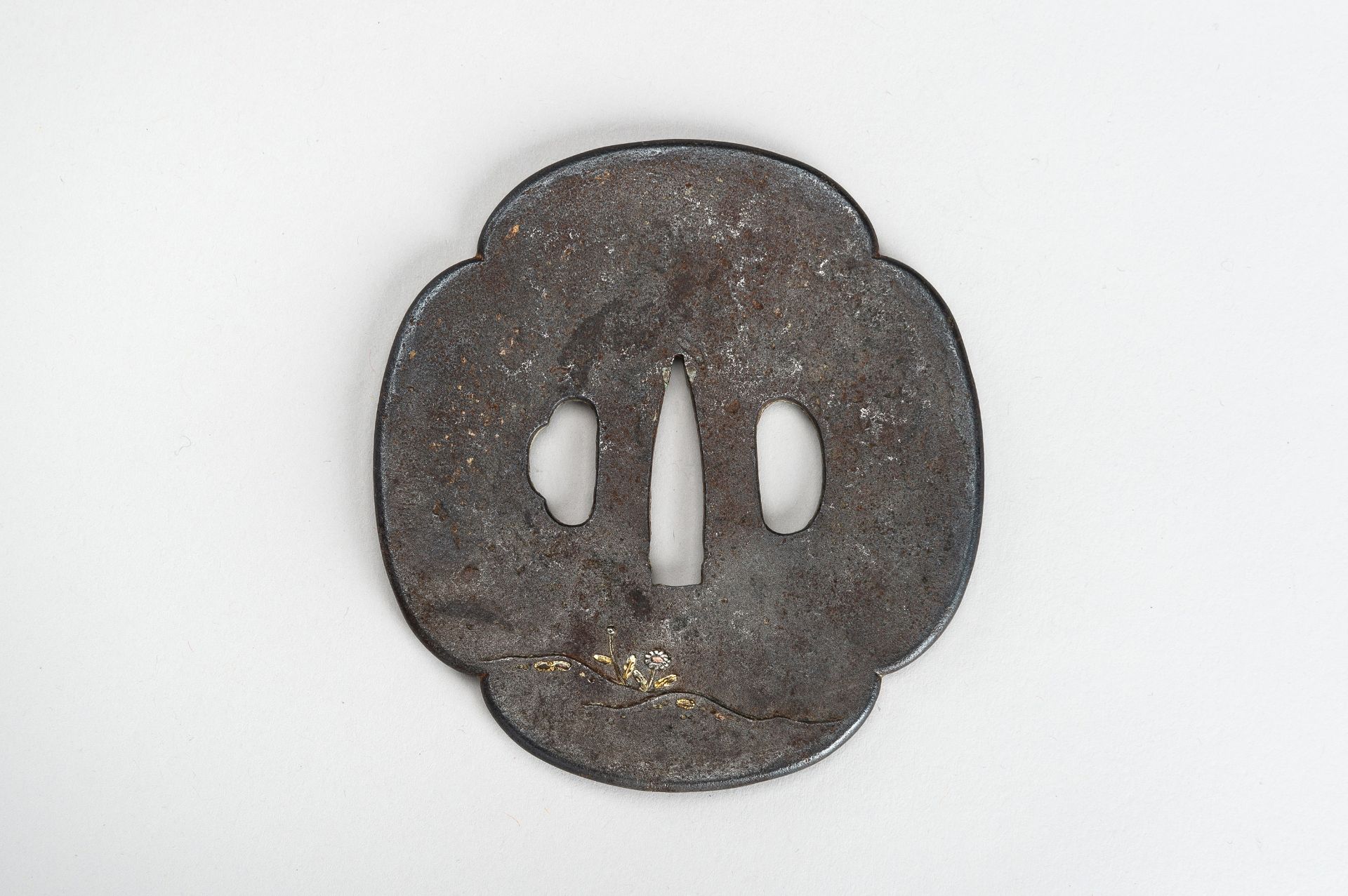 A MIXED LOT WITH SEVEN TSUBA - Bild 3 aus 18