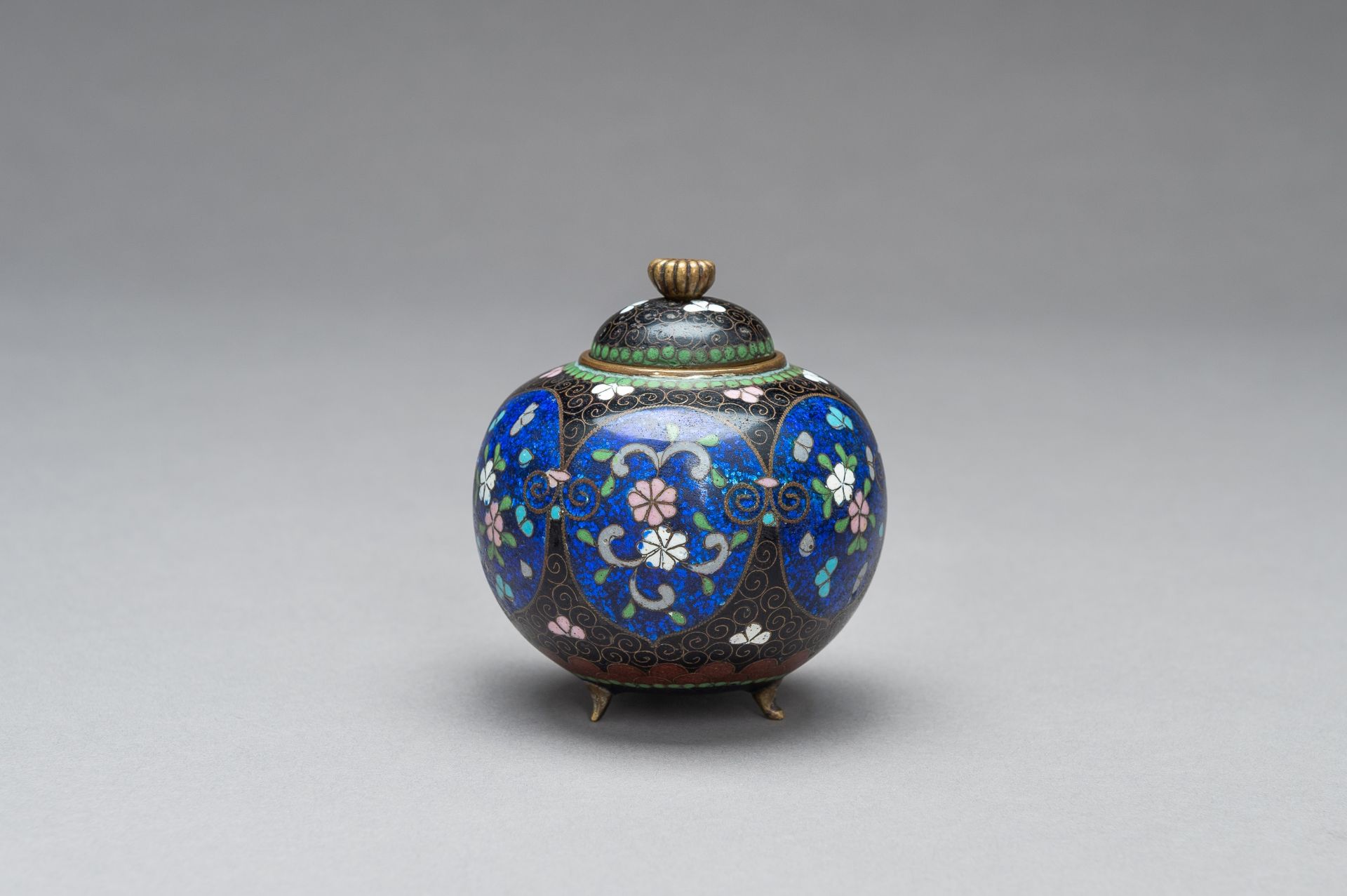 A CLOISONNE KORO WITH COVER - Bild 5 aus 10