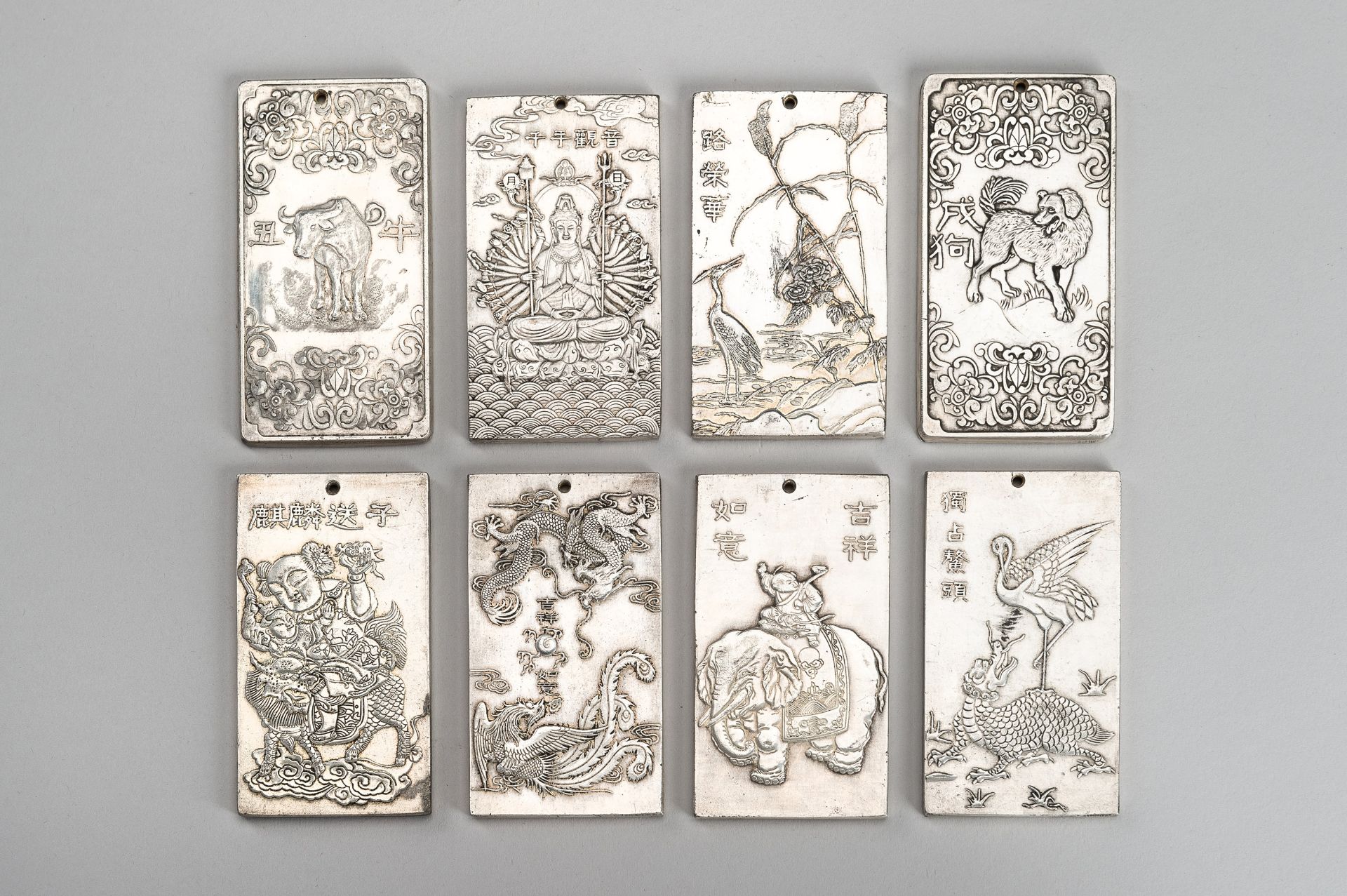 A GROUP OF EIGHT CHINESE 'TIBETAN SILVER' BULLION AMULETS - Bild 19 aus 19