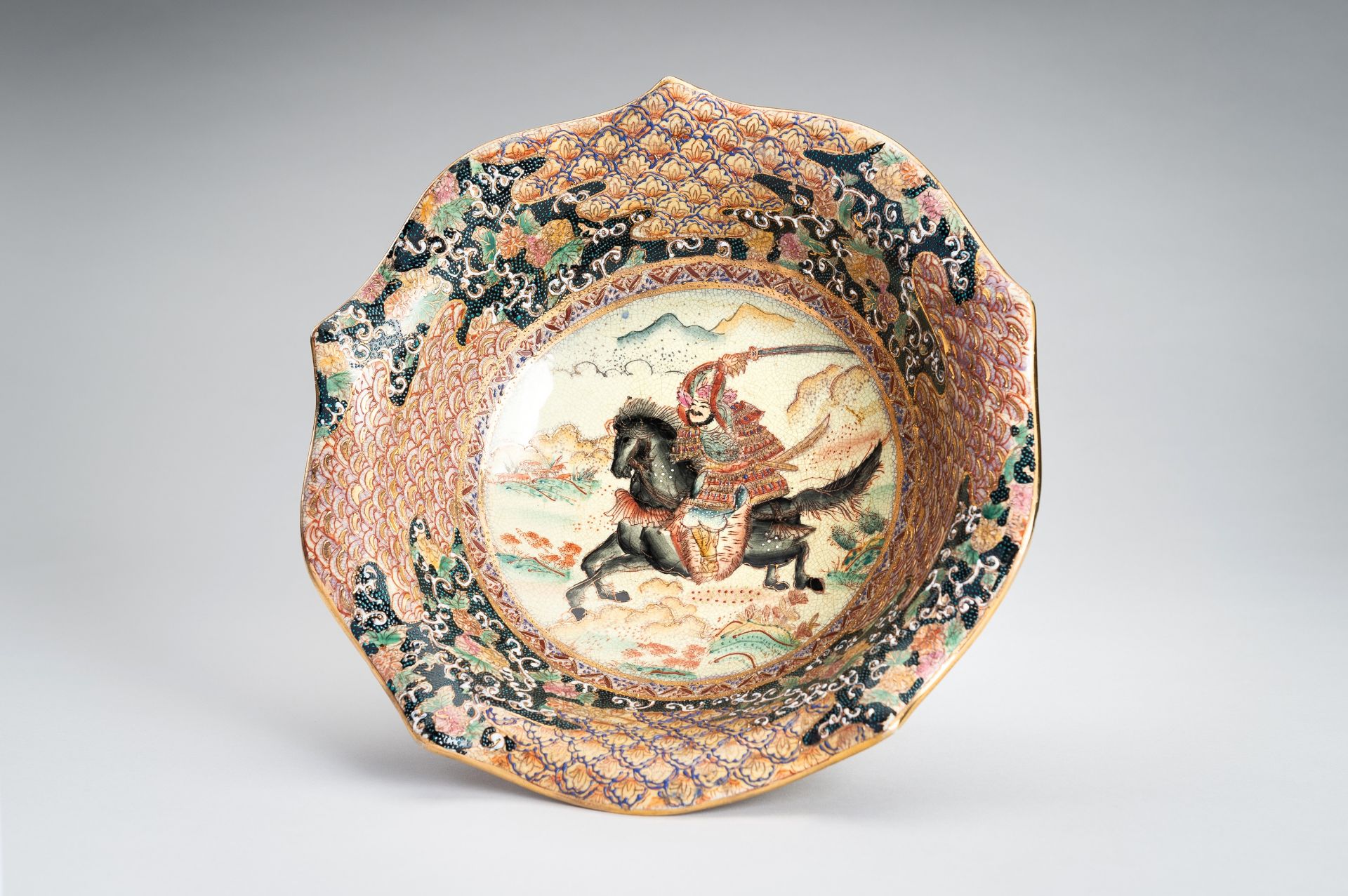 A LOBED SATSUMA PORCELAIN STEM BOWL - Image 10 of 16