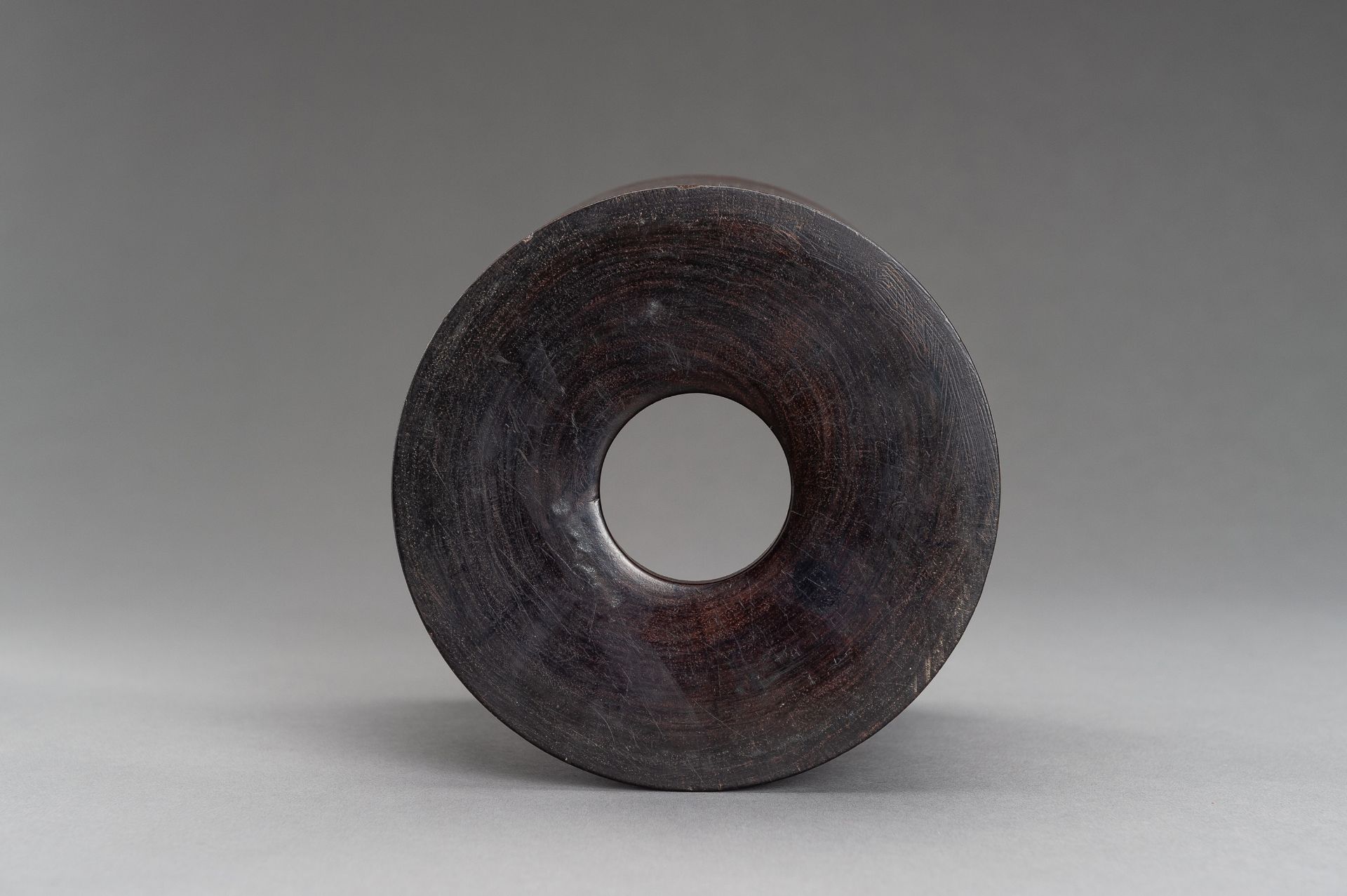 A FINE WOODEN BRUSHPOT, BITONG, QING - Bild 8 aus 9