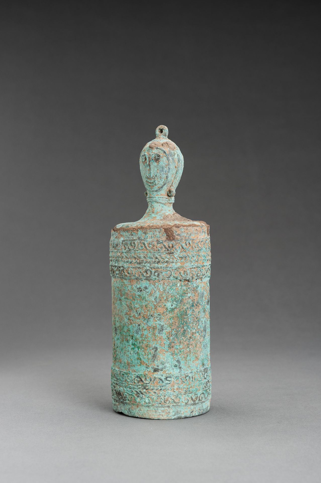 A LIDDED ANTHROPOMORPHIC BRONZE LIME CONTAINER - Bild 3 aus 14