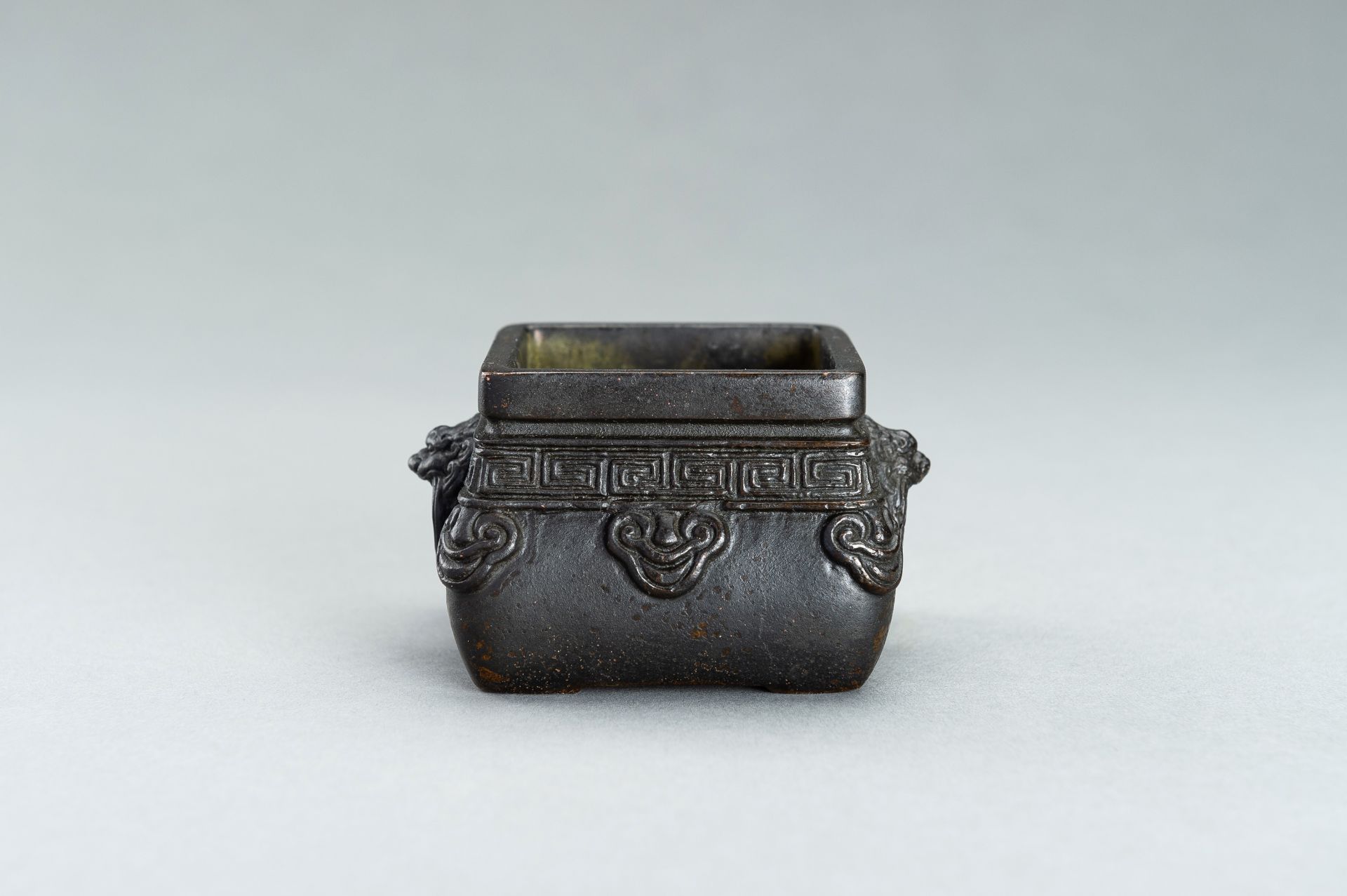 A SMALL BRONZE CENSER WITH LION MASK HANDLES, 17TH to 18th CENTURY - Image 6 of 15