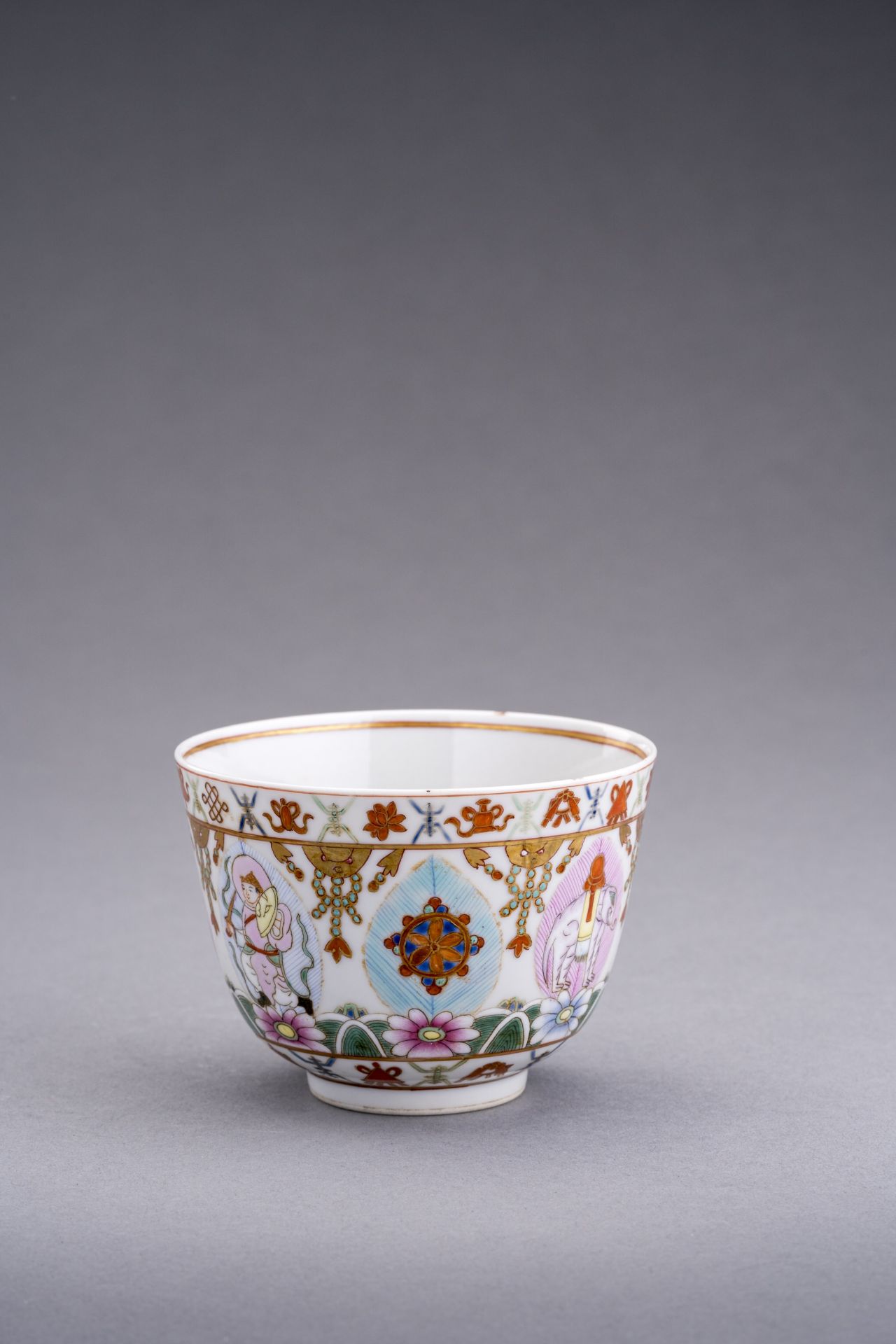 A FAMILLE-ROSE 'BARAGON-TUMED' PORCELAIN TEA BOWL, DAOGUANG - Image 2 of 10