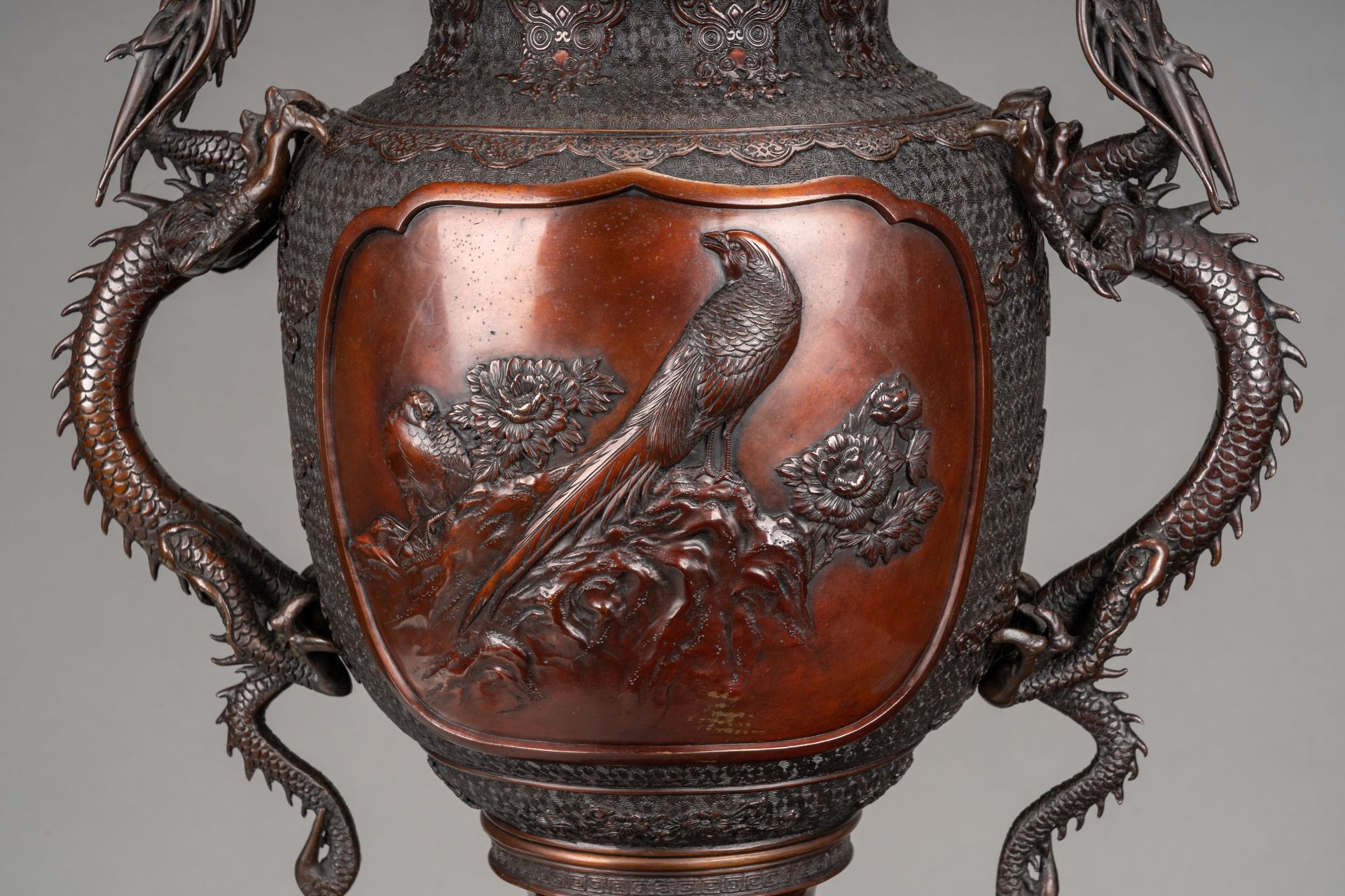 A TALL BRONZE KORO-SHAPE VESSEL 'SAMURAI WITH HAWK' - Image 7 of 12