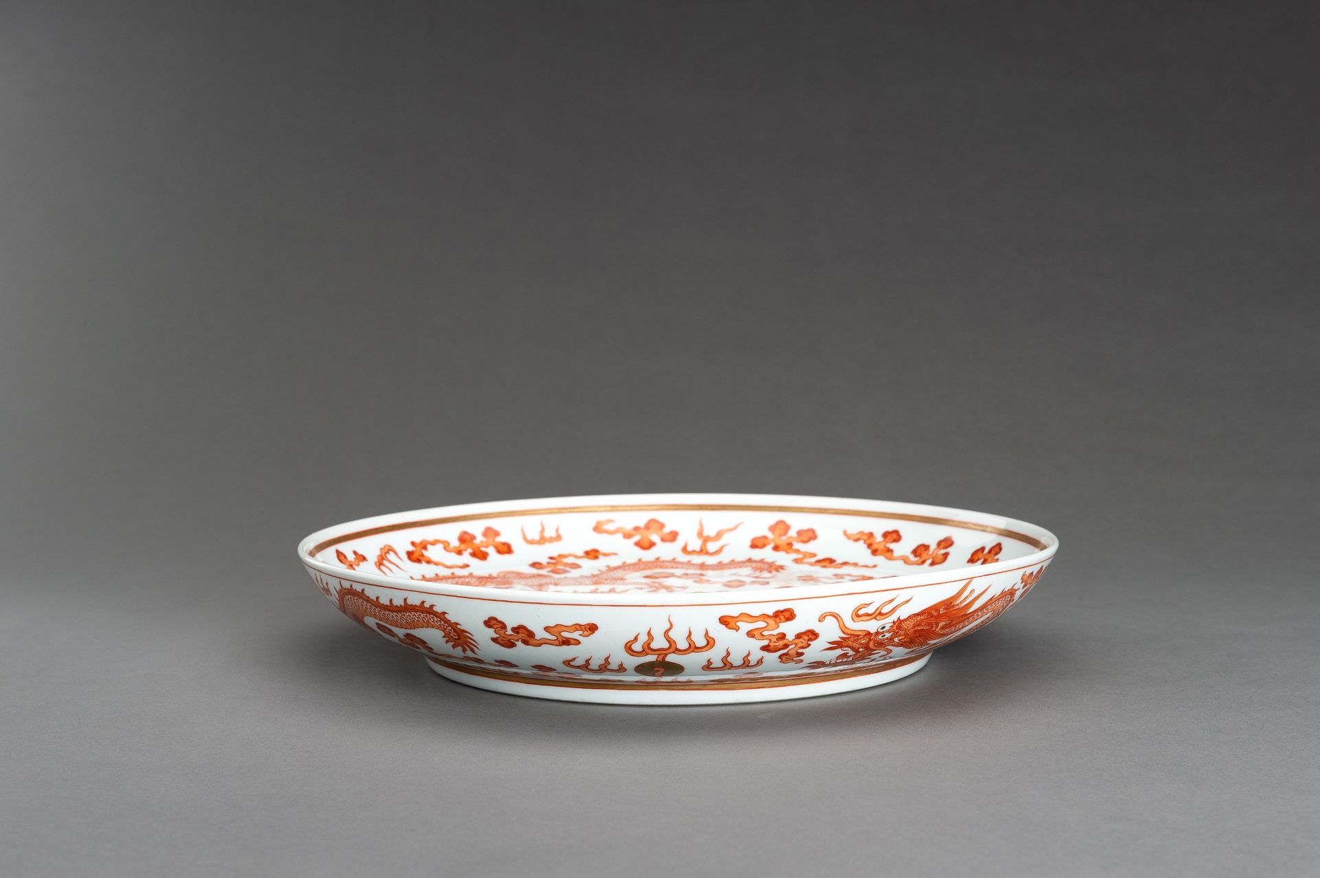 A LARGE IRON-RED 'DRAGONS' PORCELAIN DISH - Image 2 of 9